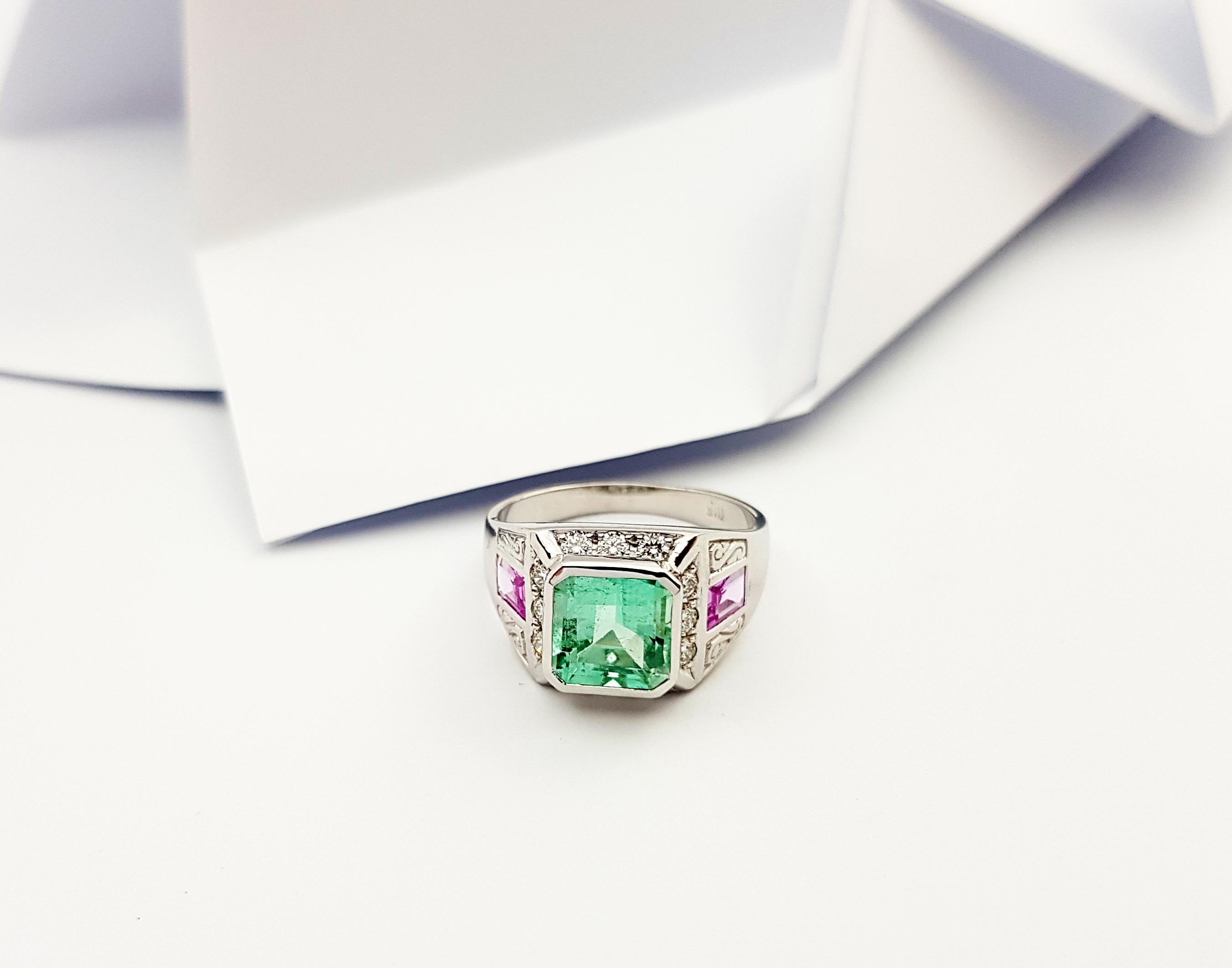 Emerald, Pink Sapphire and Diamond Ring Set in 18 Karat White Gold Settings For Sale 7