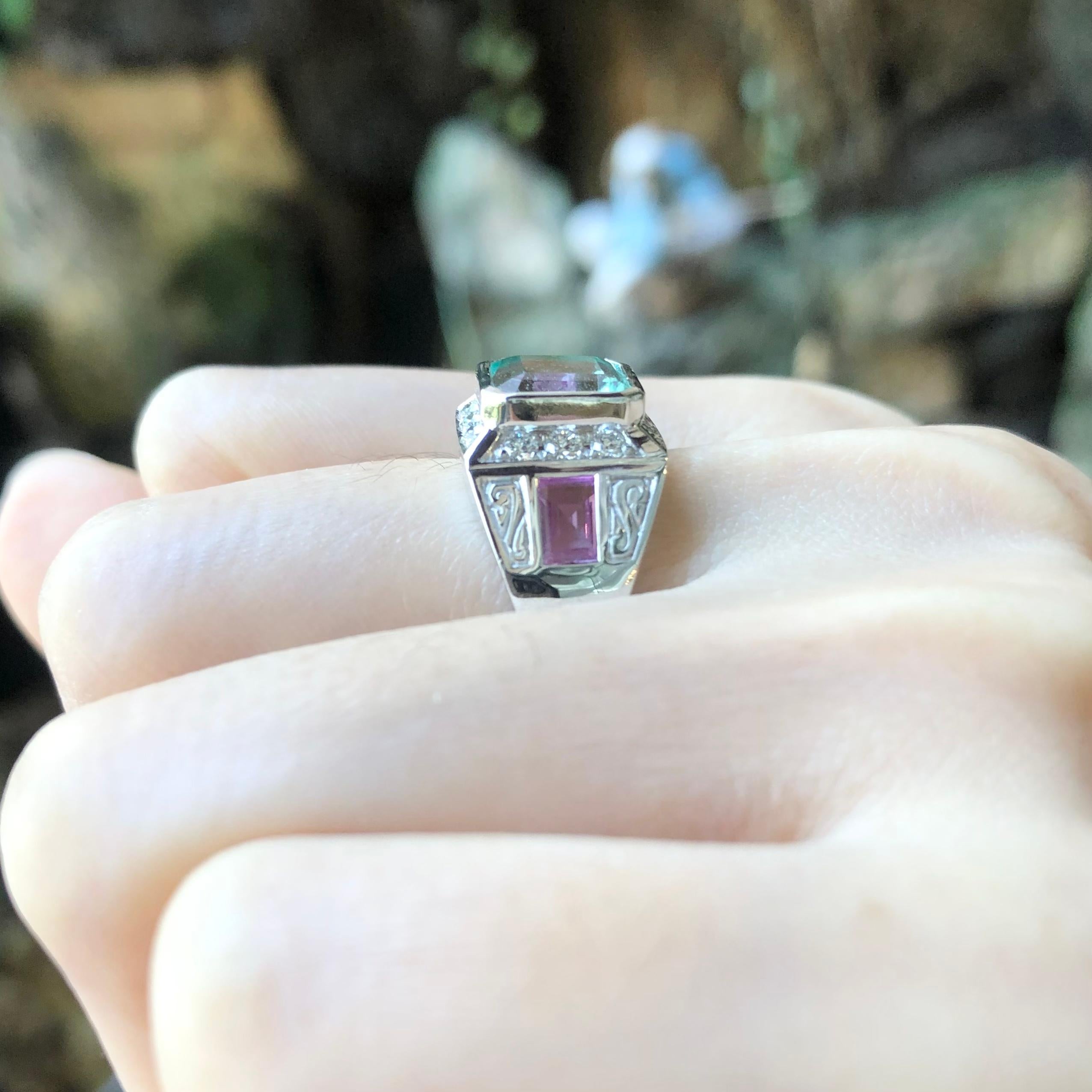 Art Deco Emerald, Pink Sapphire and Diamond Ring Set in 18 Karat White Gold Settings For Sale