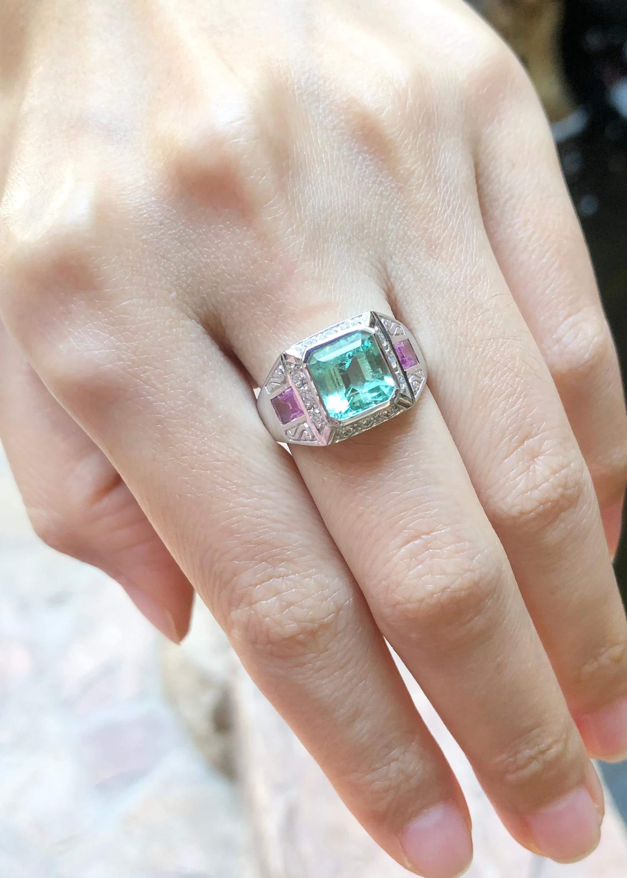 Women's or Men's Emerald, Pink Sapphire and Diamond Ring Set in 18 Karat White Gold Settings For Sale