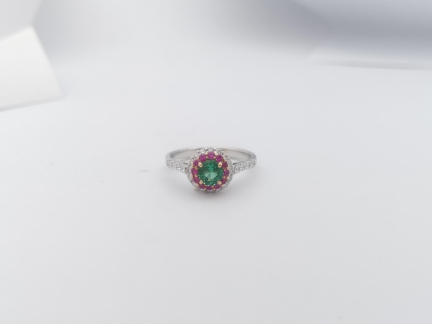 Emerald, Pink Sapphire and Diamond Ring Set in 18 Karat White Gold Settings For Sale 3