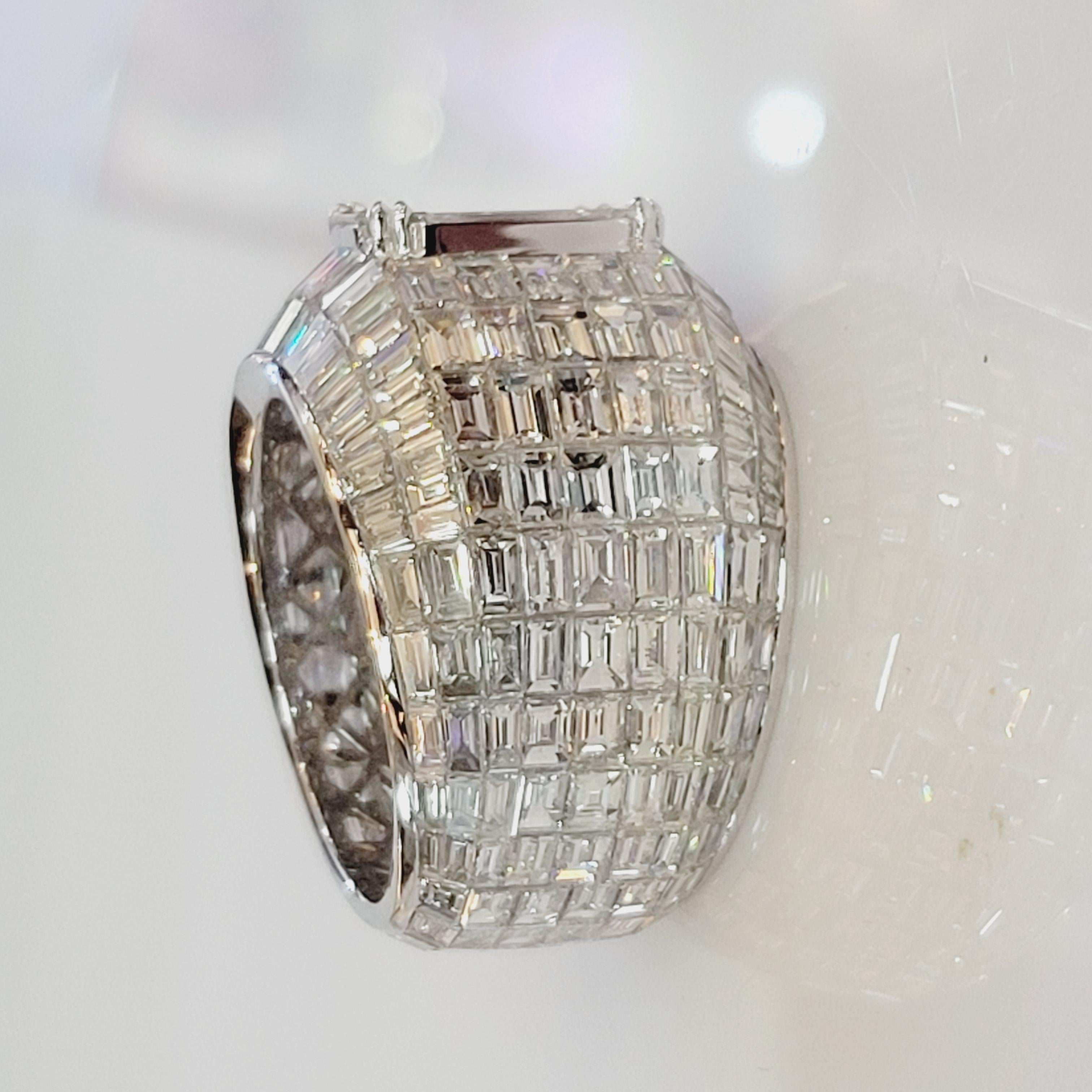 Dragon 29.00ct Hommes  Bague chandelier en or blanc 18K serti invisible de diamants par Crown Jewelers