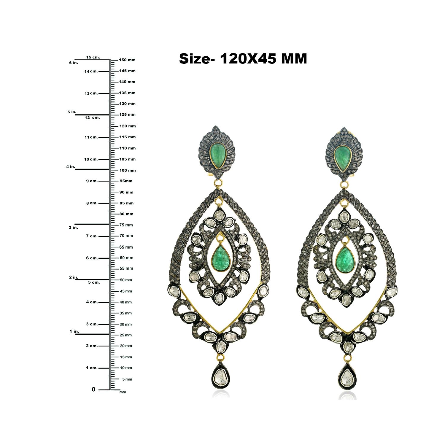 Smaragd- und Polki-Diamant-Ohrringe mit Pavé-Diamanten aus Gold und Silber (Gemischter Schliff) im Angebot