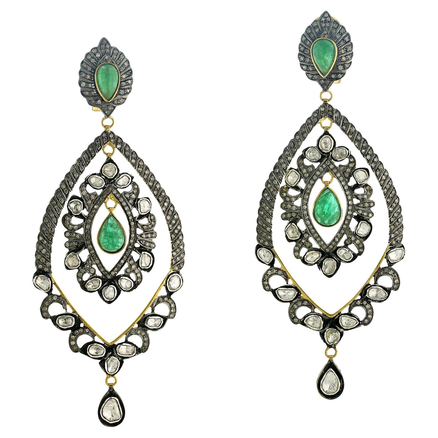 Smaragd- und Polki-Diamant-Ohrringe mit Pavé-Diamanten aus Gold und Silber im Angebot