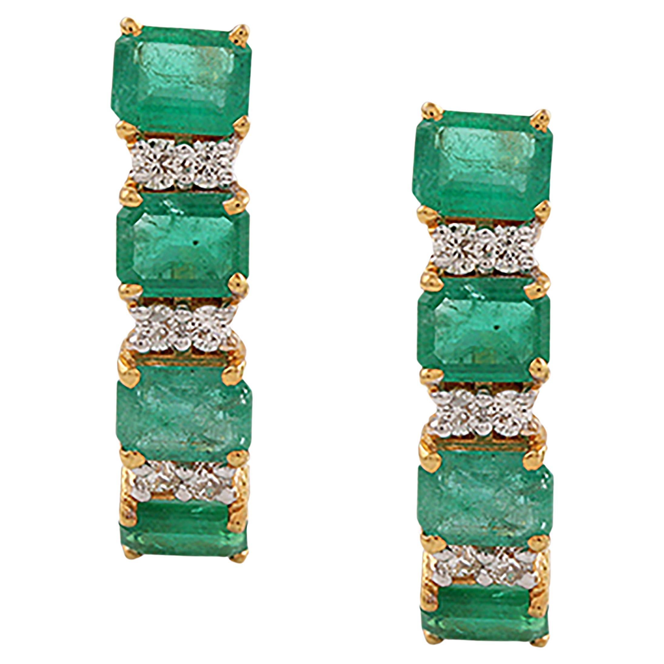 Emerald Rectangle & Diamond Earring In 18K Yellow Gold For Sale