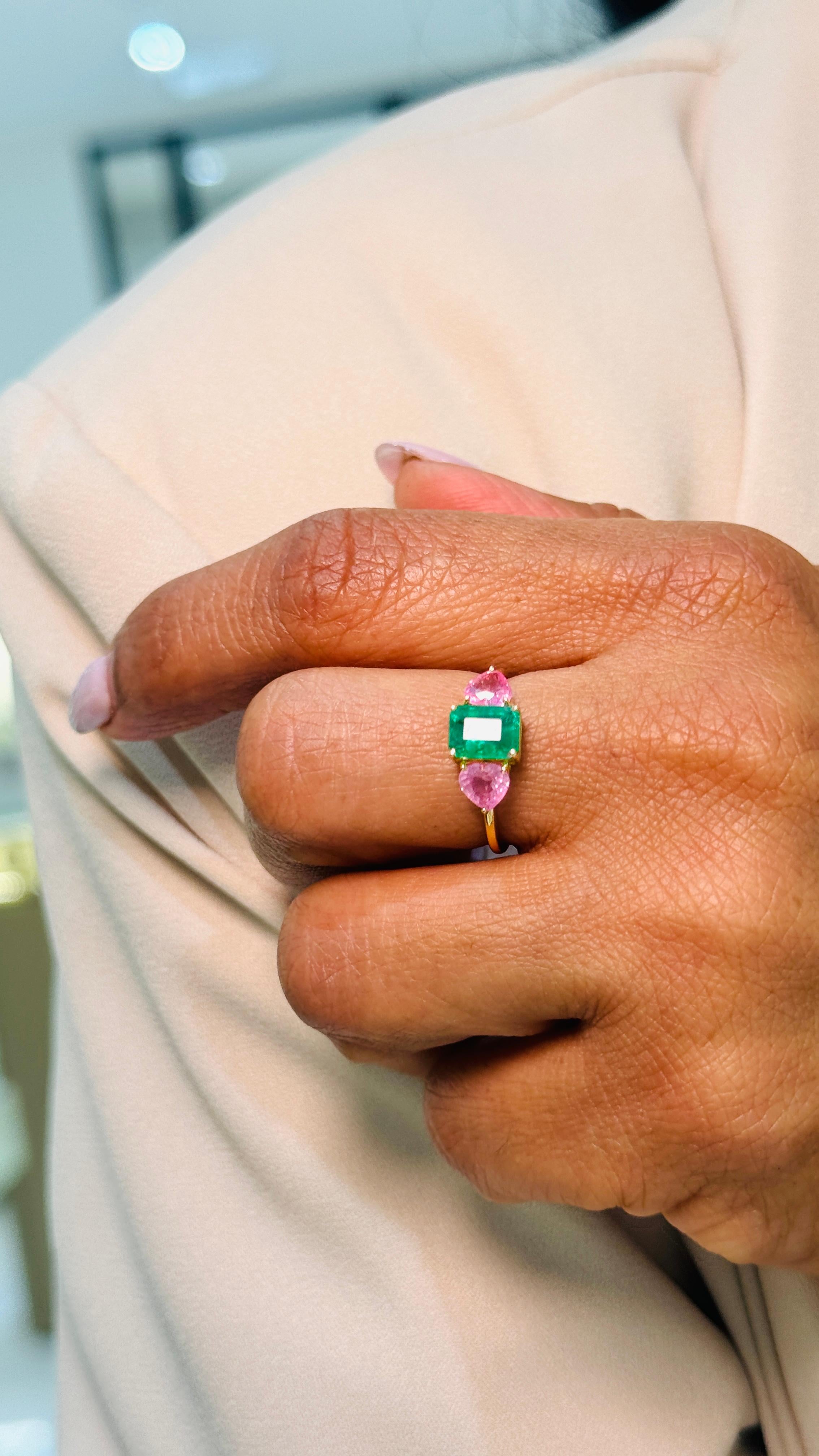 Bague en forme de cœur en émeraude rectangulaire et saphir rose en or jaune 18 carats Neuf - En vente à Coral Gables, FL