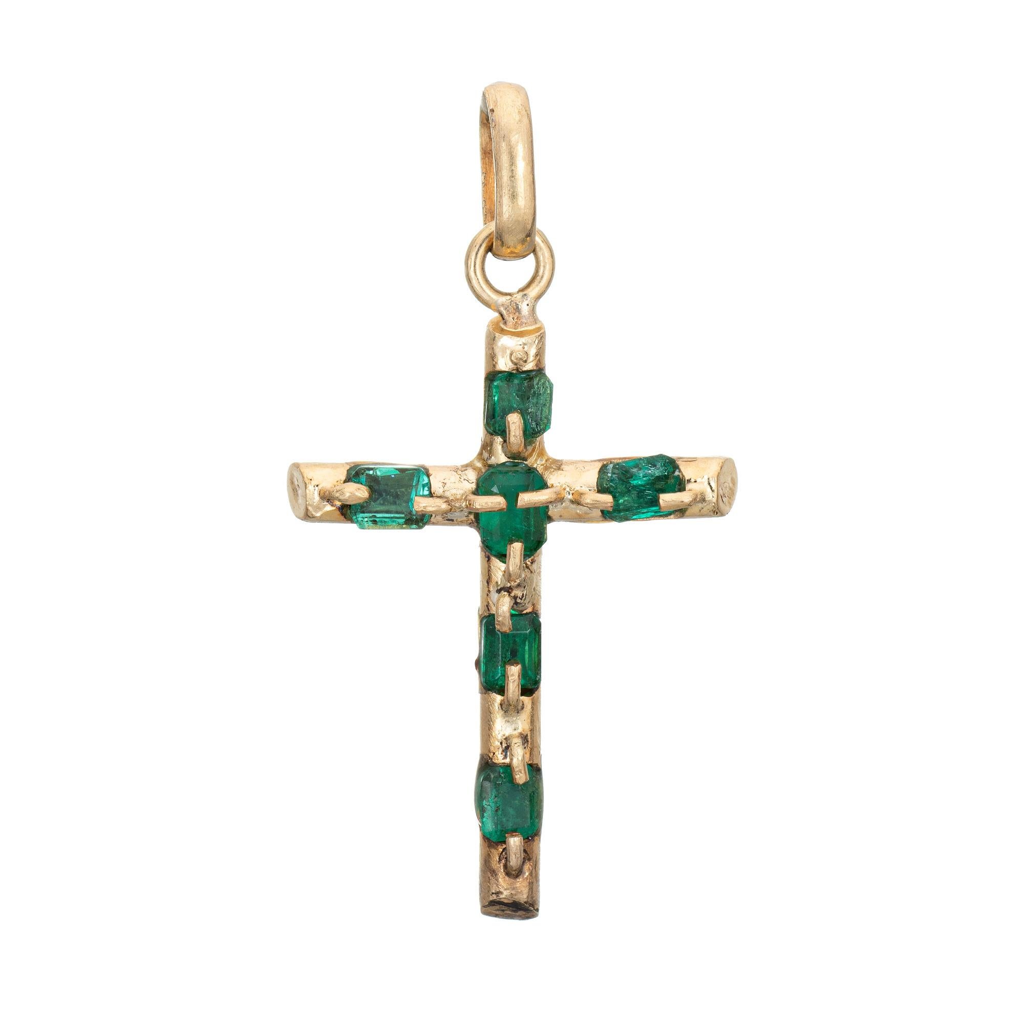 Modern Emerald Religious Cross Pendant Vintage 18 Karat Yellow Gold Estate Fine Jewelry