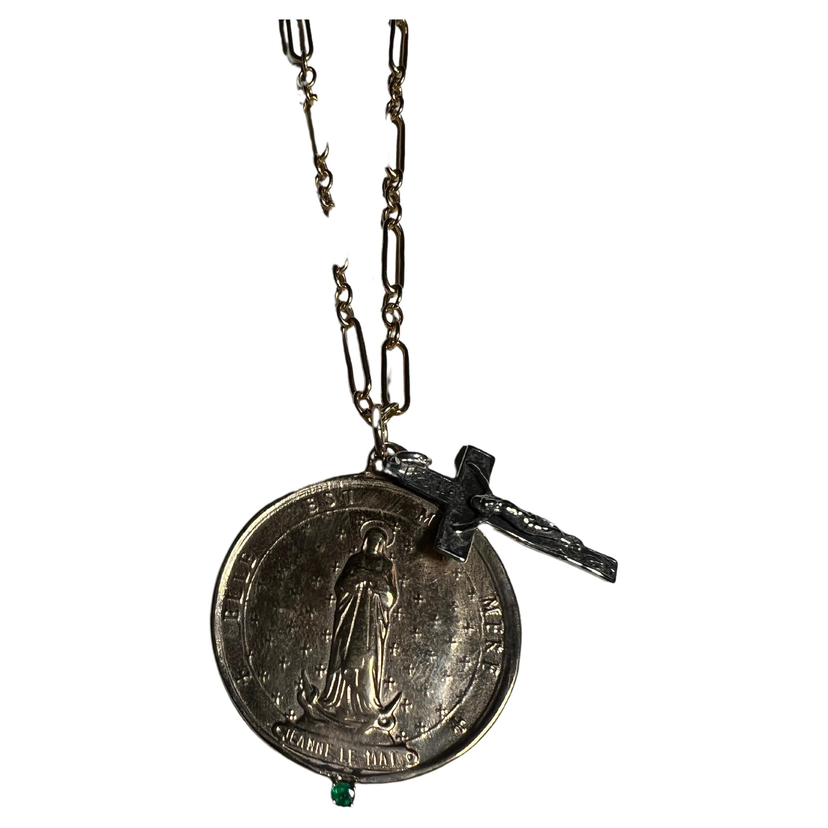 Chaîne collier médaille religieuse française en émeraude et croix en argent remplie J Dauphin Pour femmes en vente