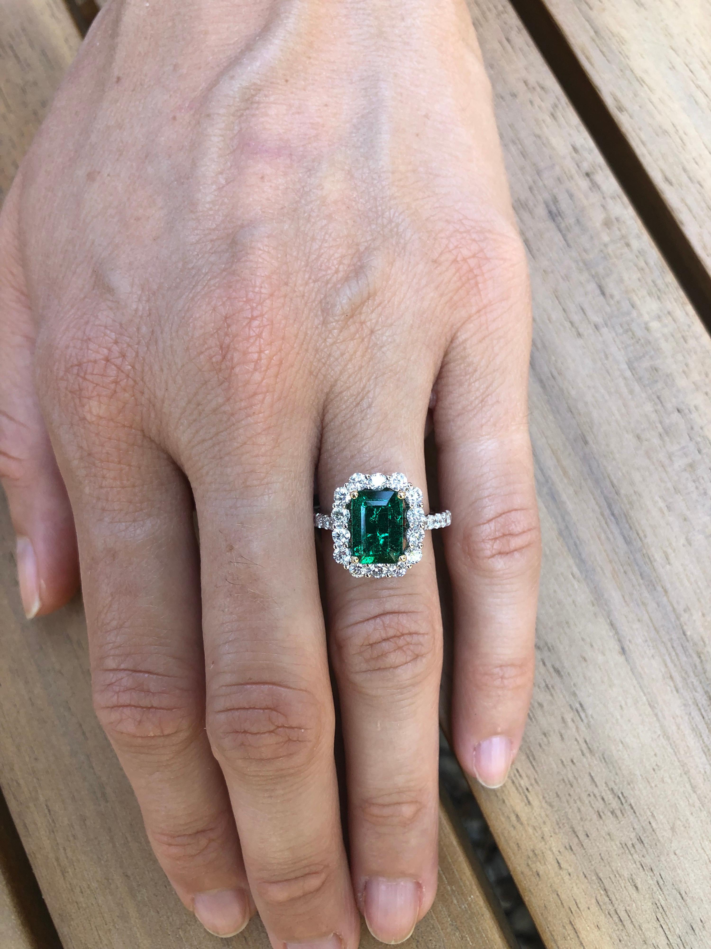 Emerald Ring 1.92 Carat Emerald Cut In New Condition In Beverly Hills, CA