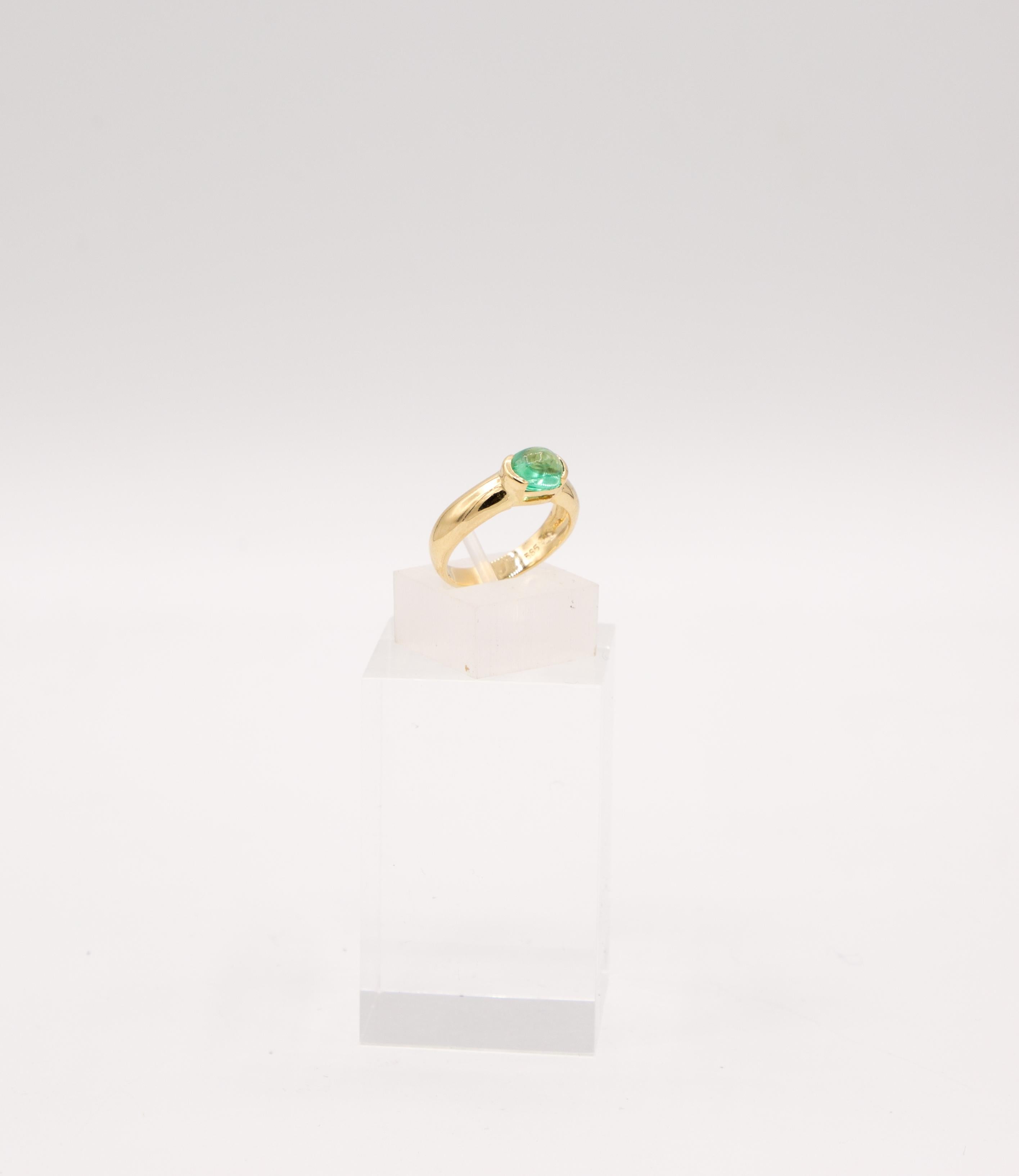 Emerald ring 14 k yellow gold For Sale 1