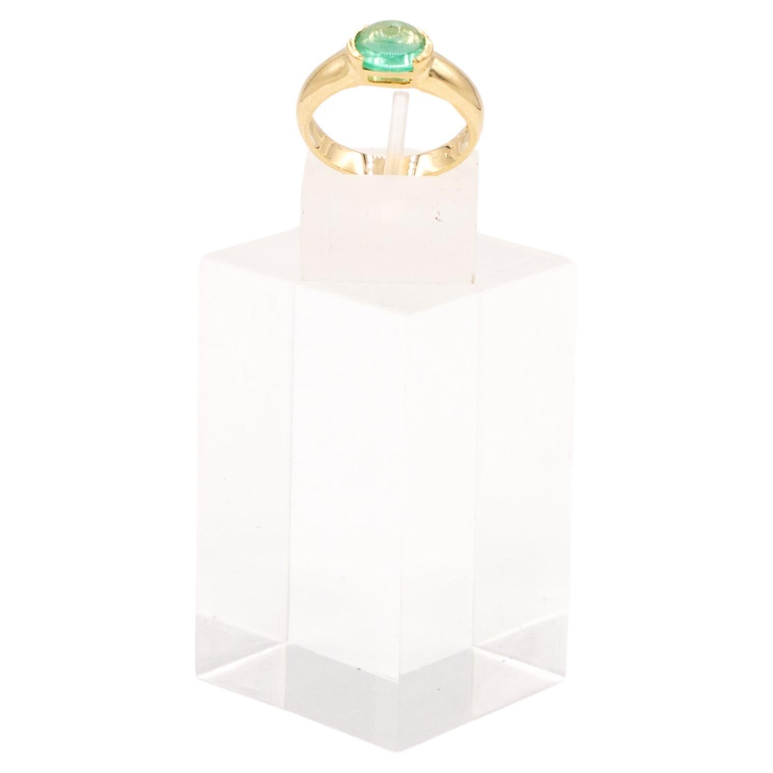 Emerald ring 14 k yellow gold For Sale