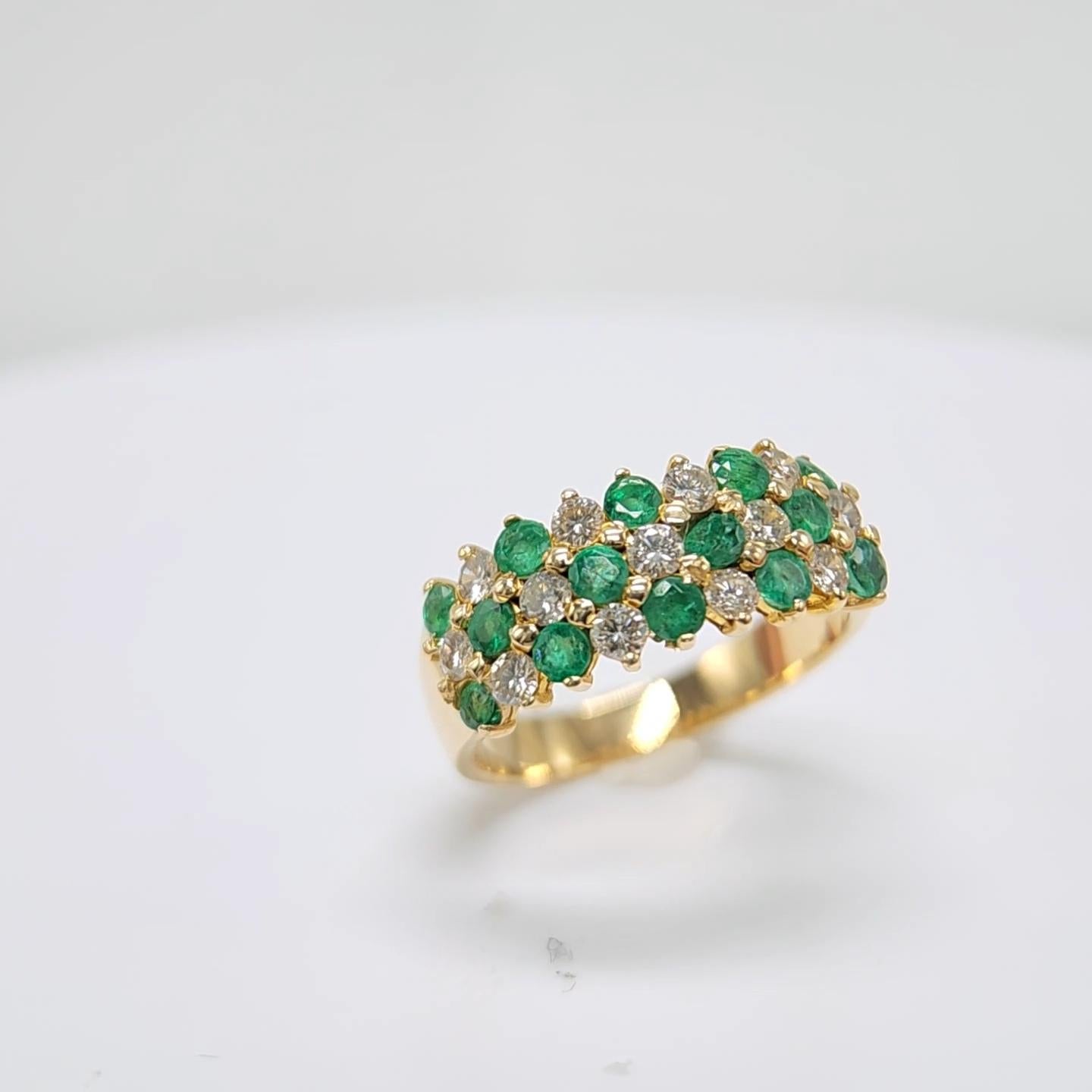 Emerald  Ring 14 Karat Yellow Gold and Diamonds For Sale 5