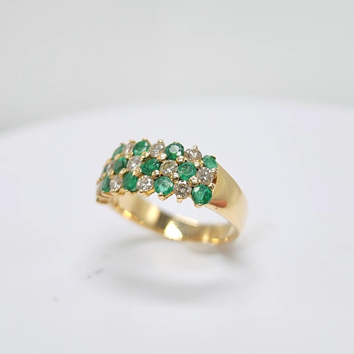 Emerald  Ring 14 Karat Yellow Gold and Diamonds For Sale 7