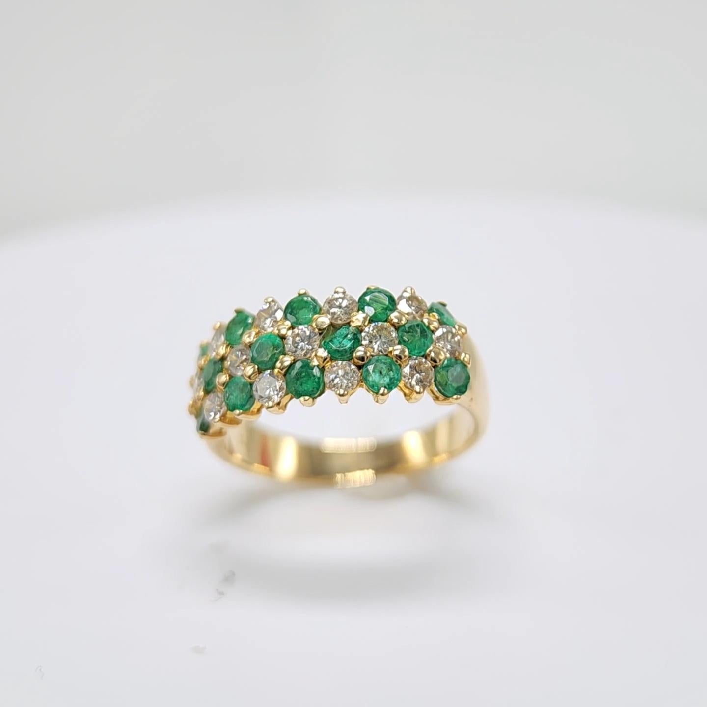 Round Cut Emerald  Ring 14 Karat Yellow Gold and Diamonds For Sale