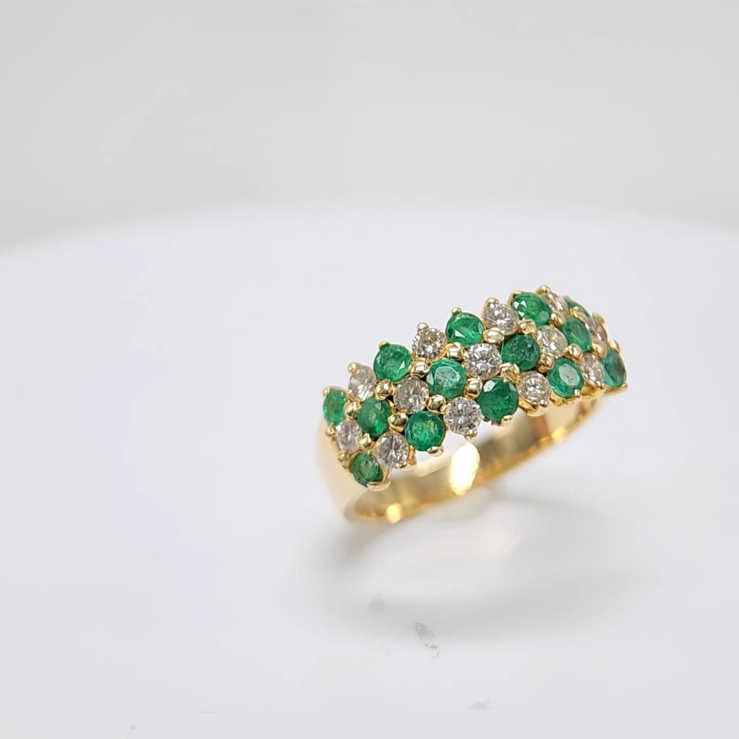 Emerald  Ring 14 Karat Yellow Gold and Diamonds In New Condition For Sale In Brooklyn, NY