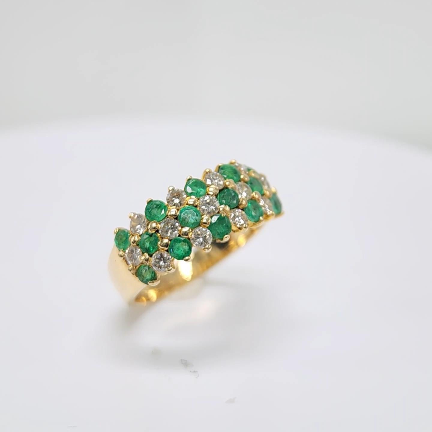 Emerald  Ring 14 Karat Yellow Gold and Diamonds For Sale 1