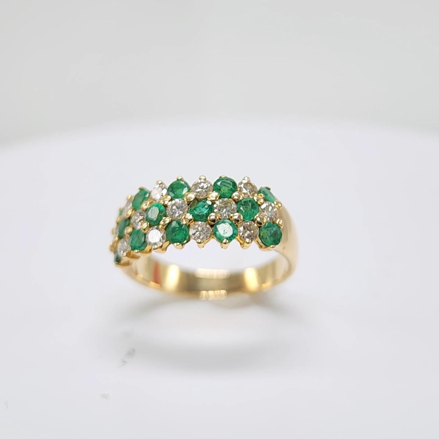 Emerald  Ring 14 Karat Yellow Gold and Diamonds For Sale 3