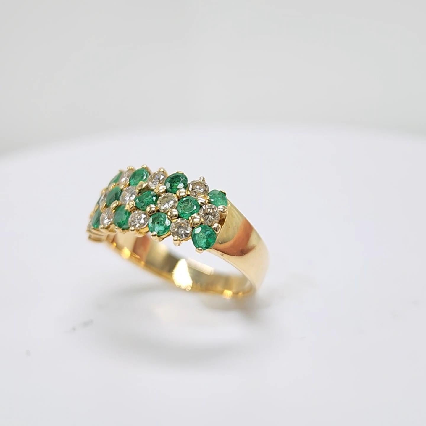 Emerald  Ring 14 Karat Yellow Gold and Diamonds For Sale 4