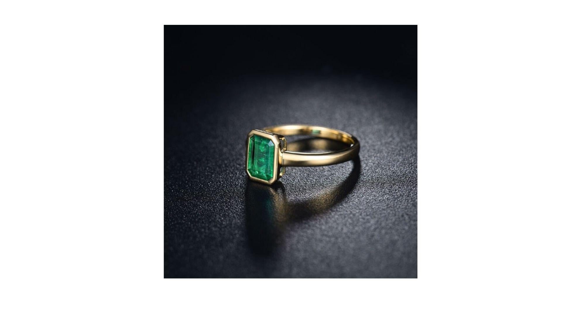 Contemporary Emerald Ring 14K Yellow Gold For Sale