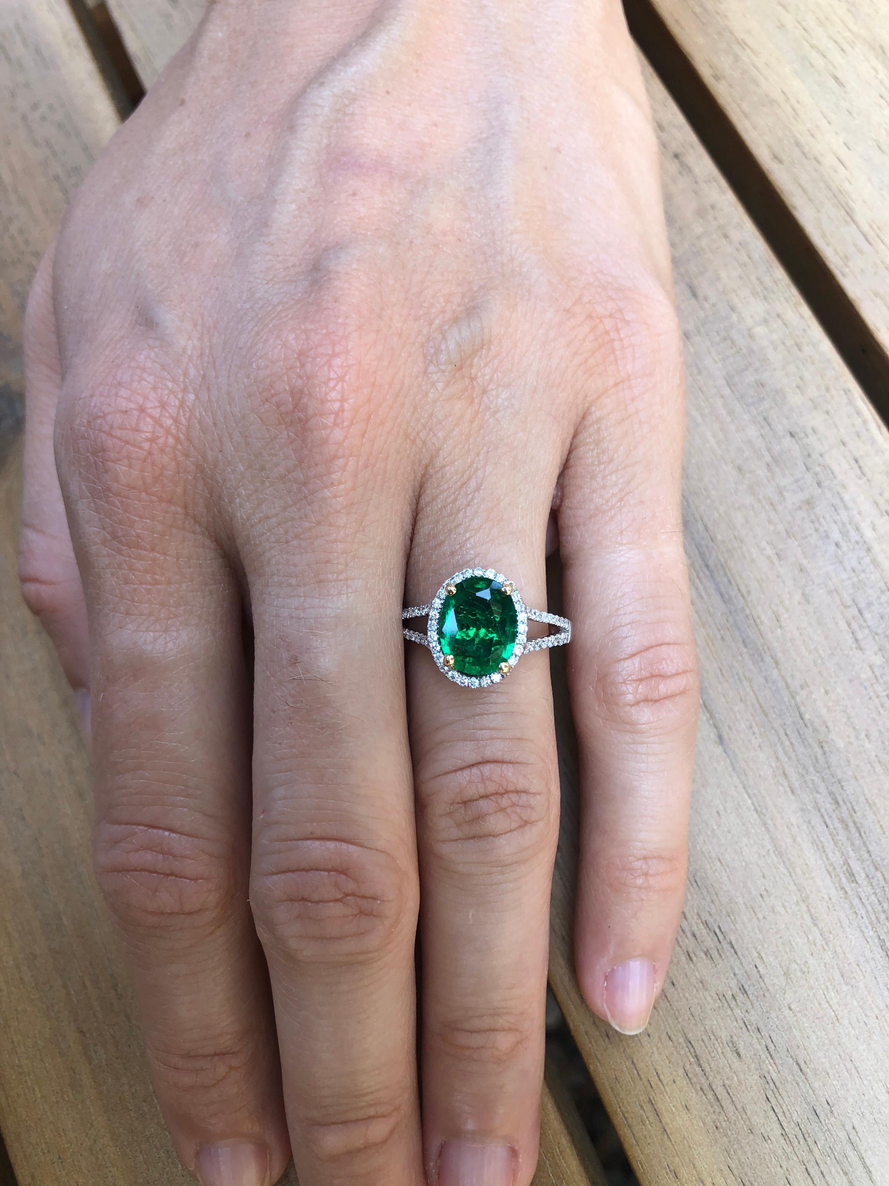 Contemporary Emerald Ring 1.75 Carat Oval