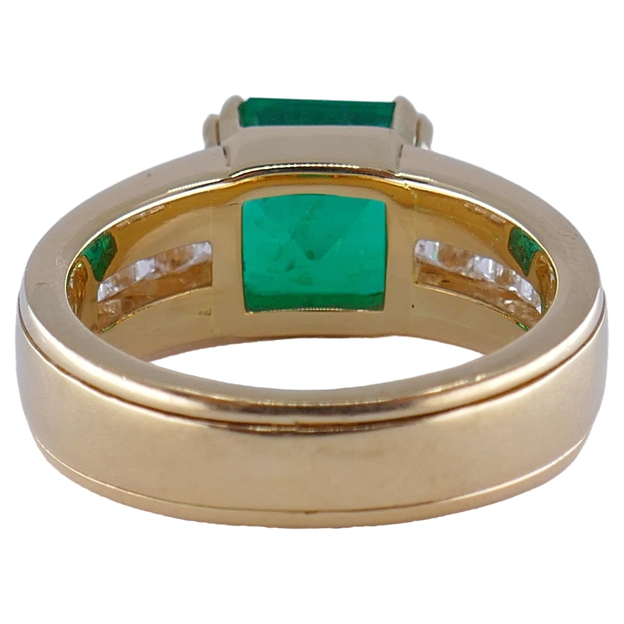 Emerald Ring 18k Gold Diamond For Sale 1