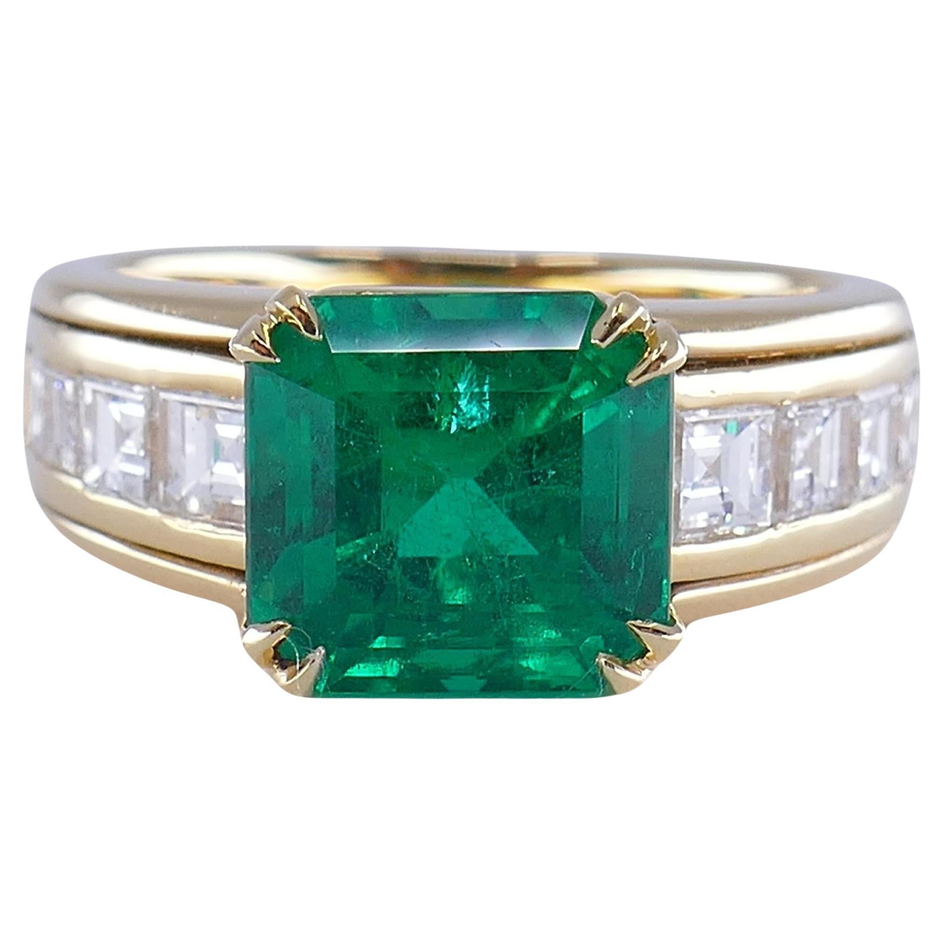 Emerald Ring 18k Gold Diamond For Sale