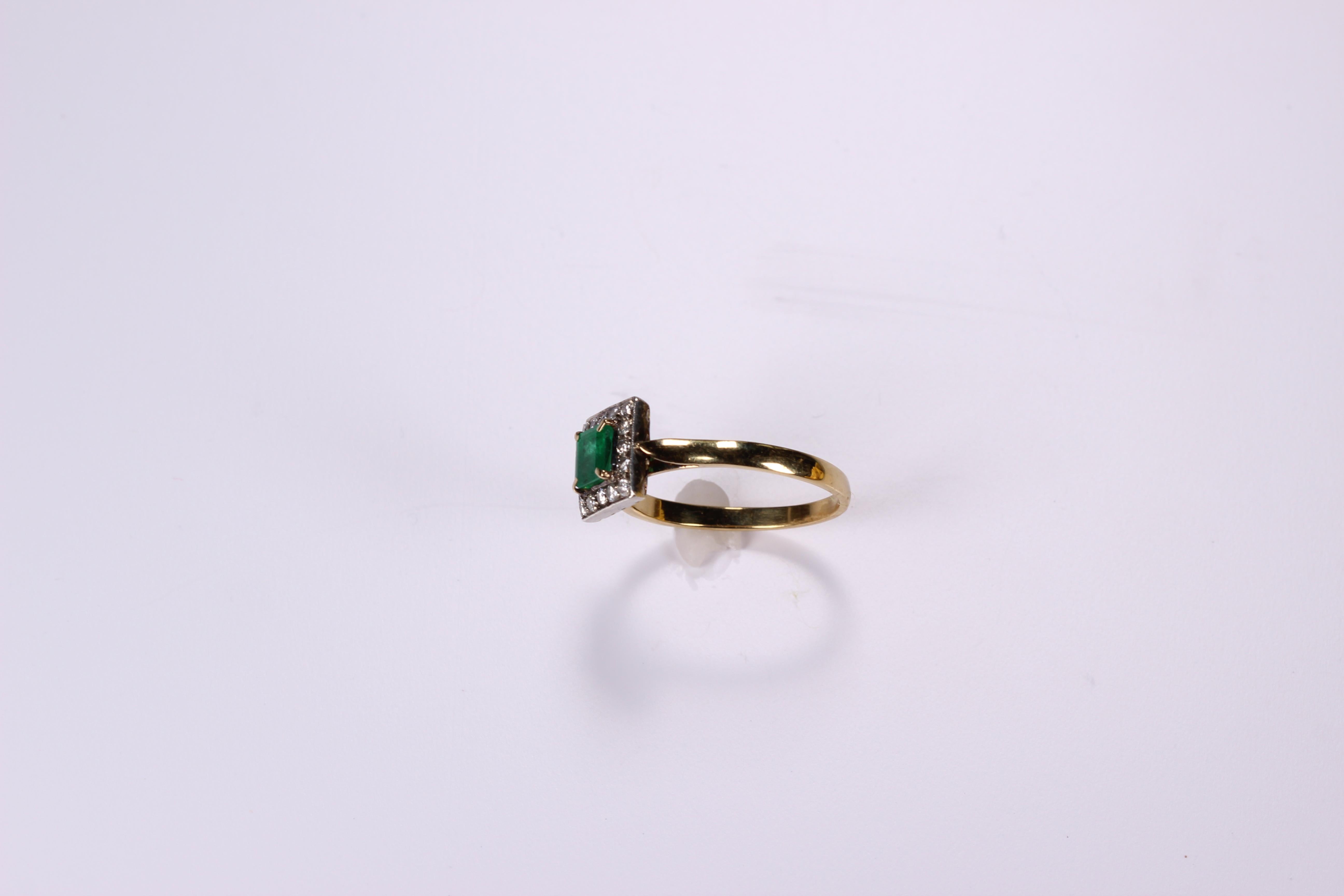 Women's Emerald Ring 18K Yellow Gold with Diamonds