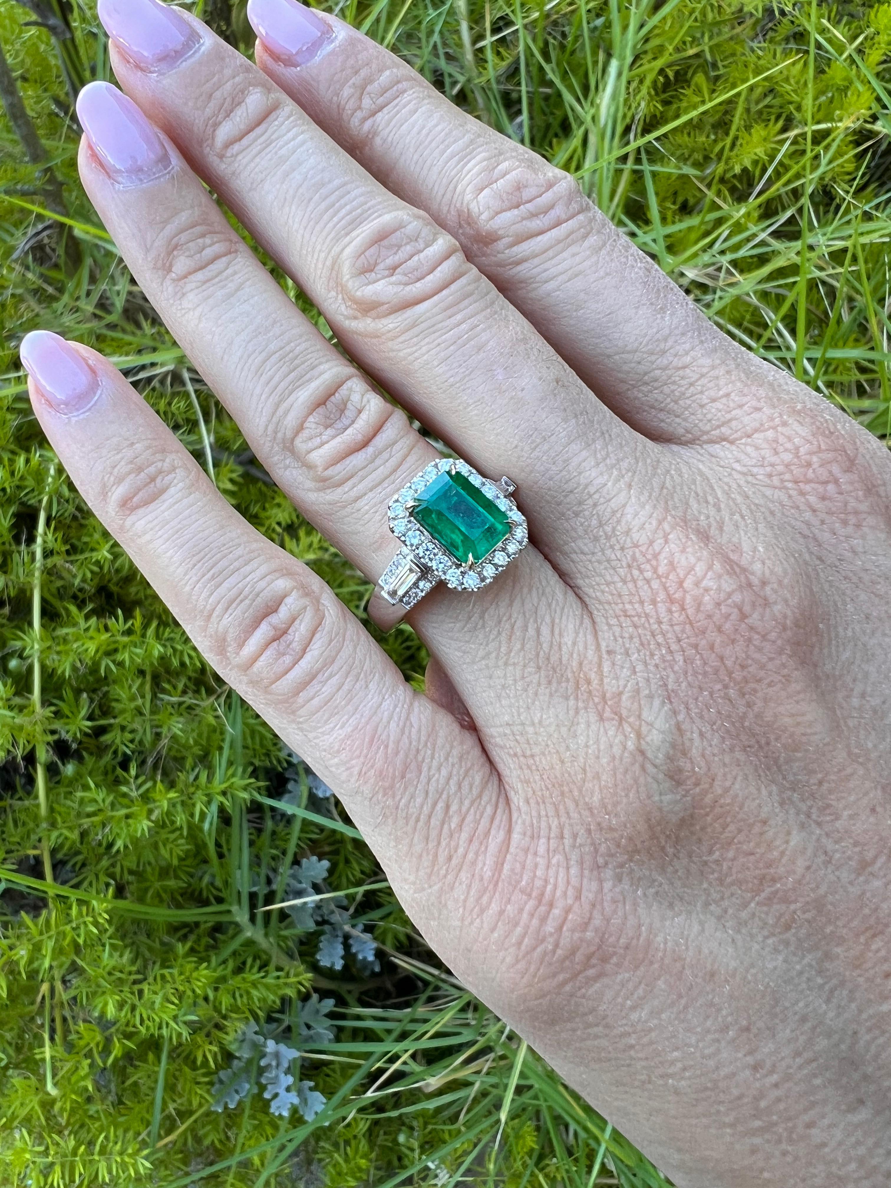 Contemporary Emerald-Cut Emerald and Diamond Ring White Gold - Heirloom-quality craftsmanship For Sale