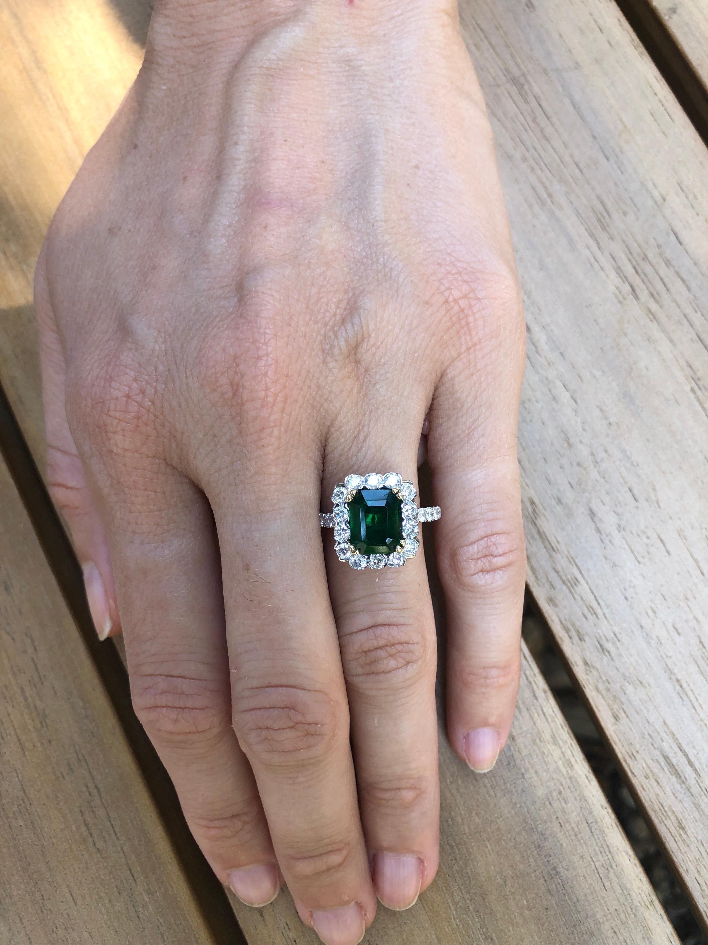 Emerald Ring 2.44 Carats Emerald Cut In New Condition In Beverly Hills, CA