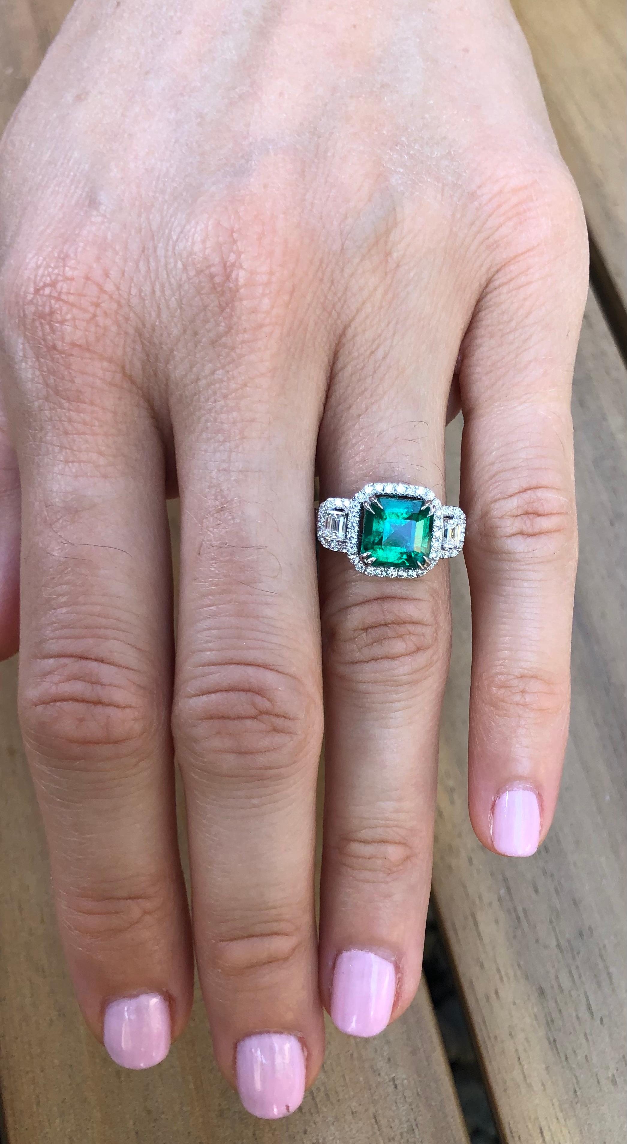 Emerald Ring 2.50 Carat Emerald Cut In New Condition In Beverly Hills, CA