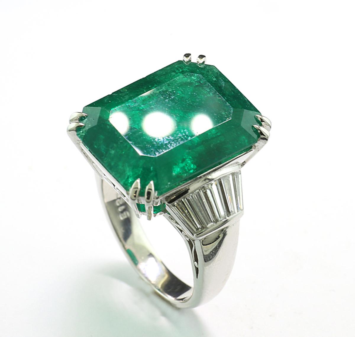 Smaragdring 12,71 Karat Kolumbien Vivid Green Platin mit Zertifikat (Zeitgenössisch)