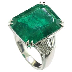 Smaragdring 12,71 Karat Kolumbien Vivid Green Platin mit Zertifikat