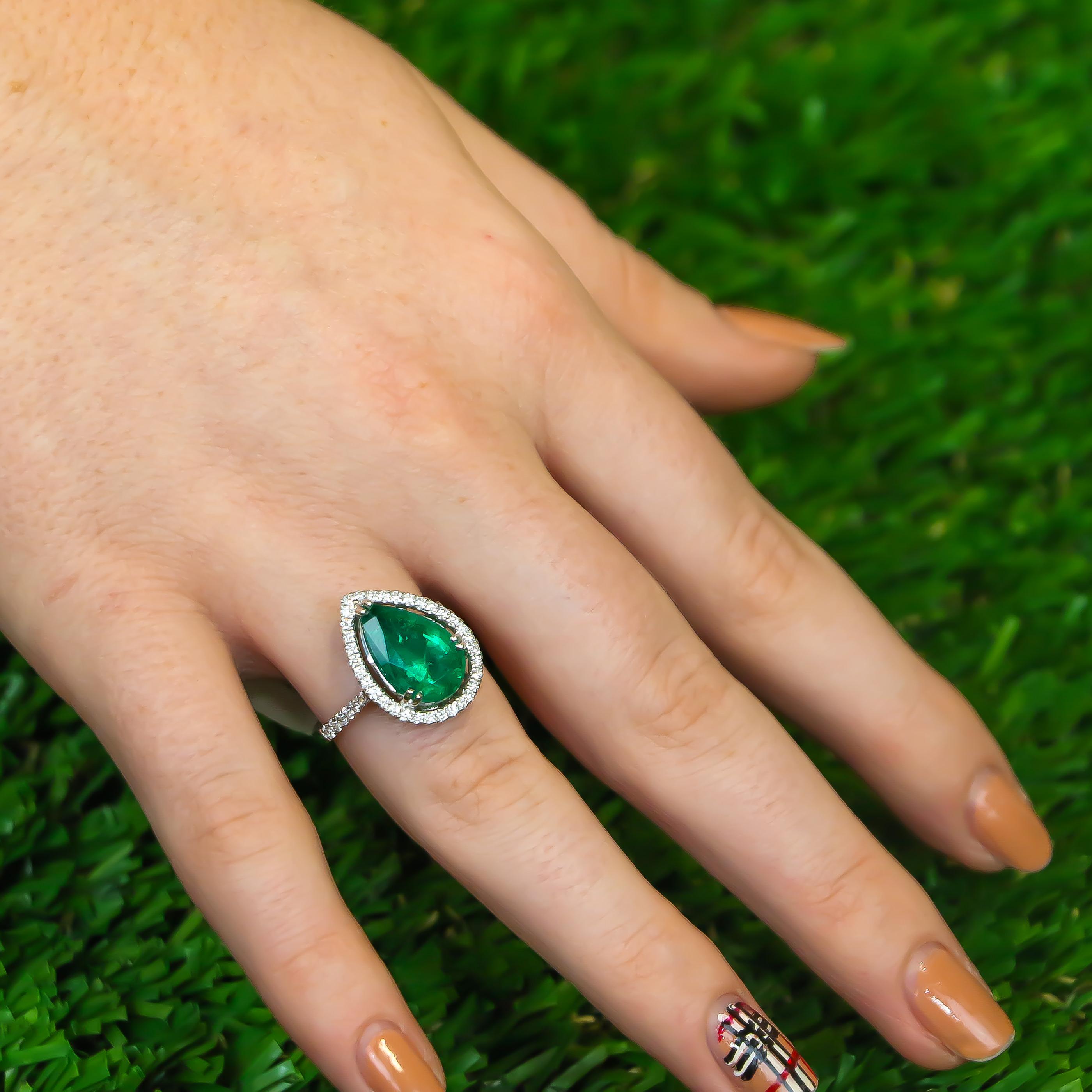 Pear Cut Emerald Ring 3.57 Carat with Diamonds 0.45 Carat 18 Karat Gold For Sale