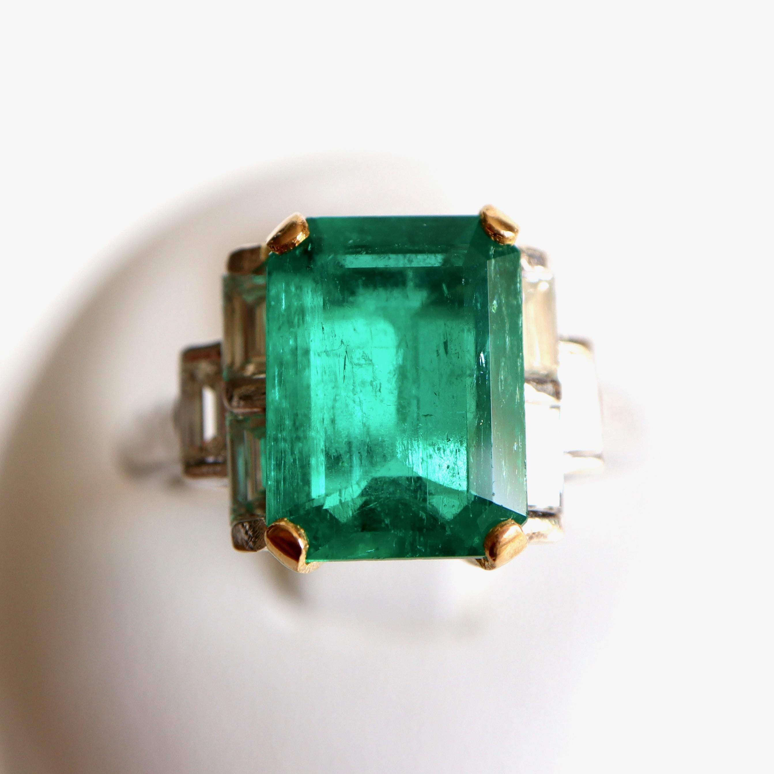 Women's Emerald Ring 3.71 Carat in 18K White and Yellow Gold, Diamonds