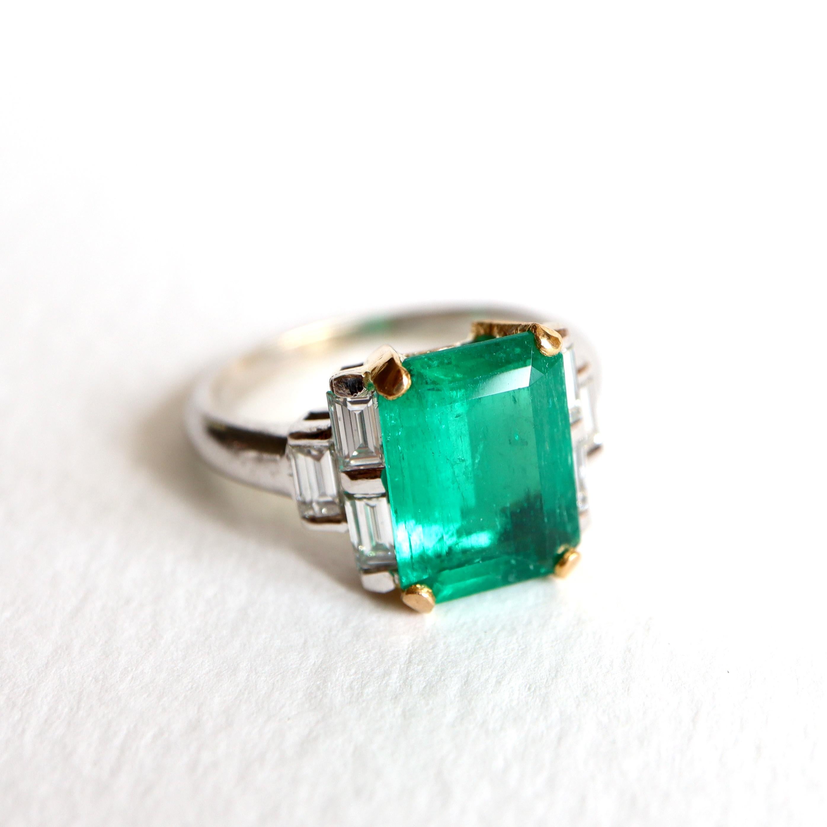 Emerald Ring 3.71 Carat in 18K White and Yellow Gold, Diamonds 1