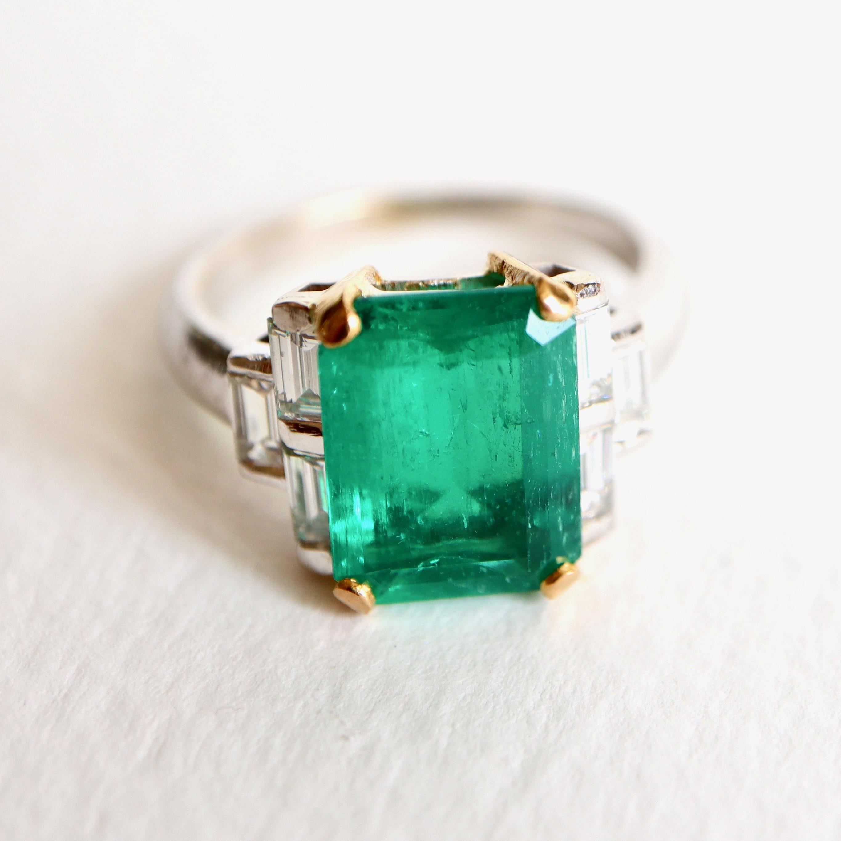 Emerald Ring 3.71 Carat in 18K White and Yellow Gold, Diamonds 2