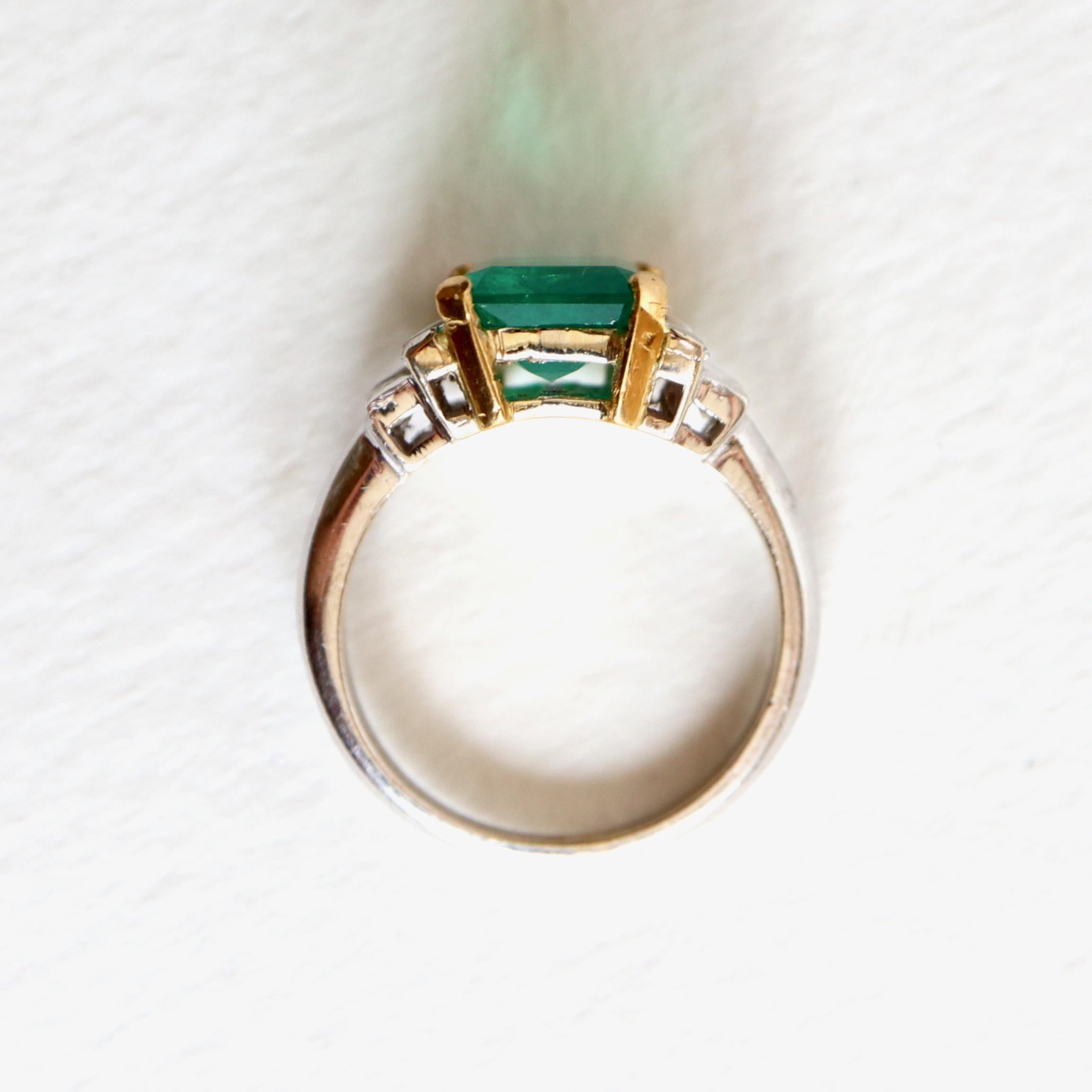 Emerald Ring 3.71 Carat in 18K White and Yellow Gold, Diamonds 3