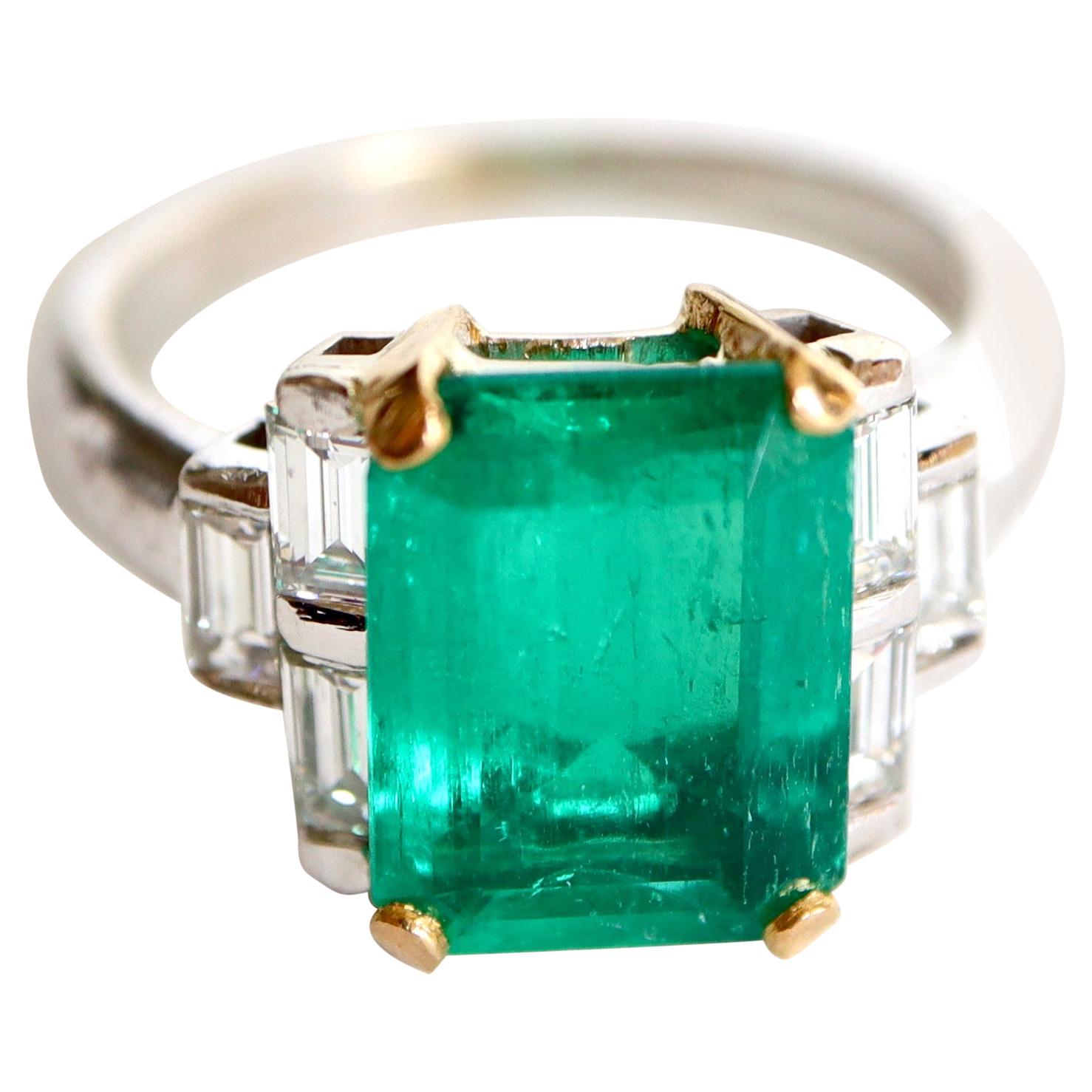 Emerald Ring 3.71 Carat in 18K White and Yellow Gold, Diamonds