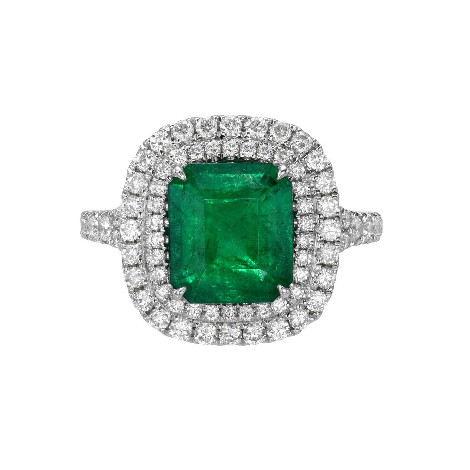 Bright 2.88 carat Emerald Cut Emerald, 18K white gold ring, decorated with round brilliant diamonds, F-G/VS, totaling 0.82 carats.
Ring size 6.5. Resizing is complementary upon request.
Returns are accepted and paid by us within 7 days of delivery.