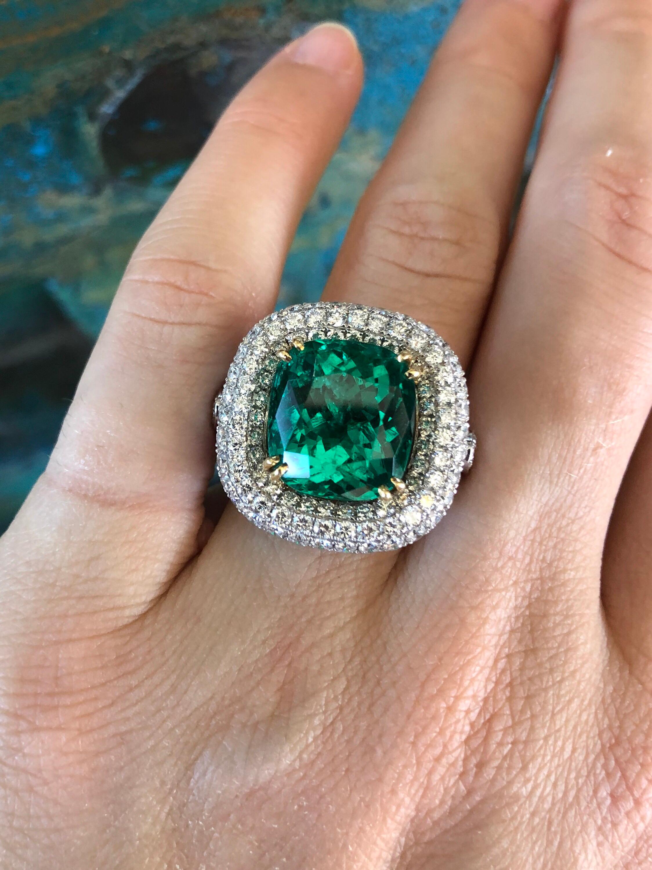 Women's Colombian Emerald Ring 9.07 Carat Gubelin Certified