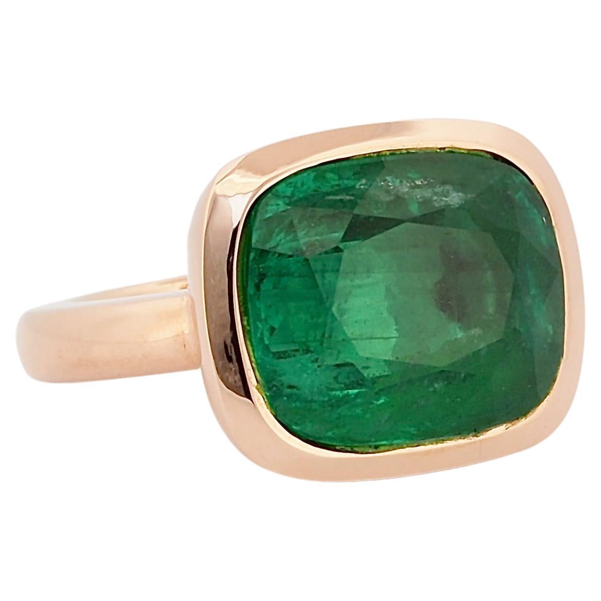 Stunning Emerald Ring, Emerald from Zambia 11.95 ct, with SSEF Certificate Minor Oil.
This one of a kind stone is set in rose gold 750.