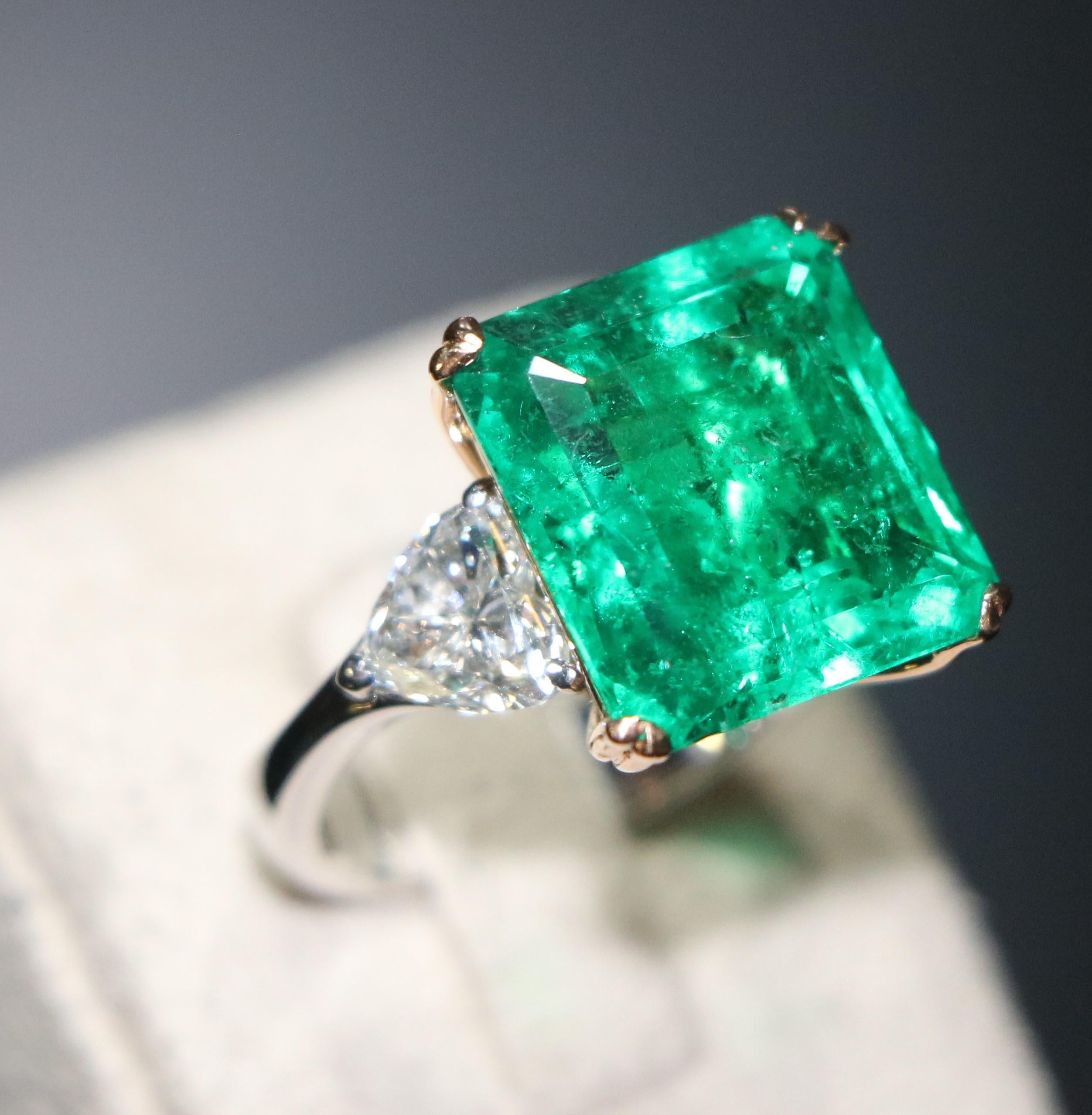 Emerald ring In Excellent Condition For Sale In Tel Aviv - Jaffa, IL