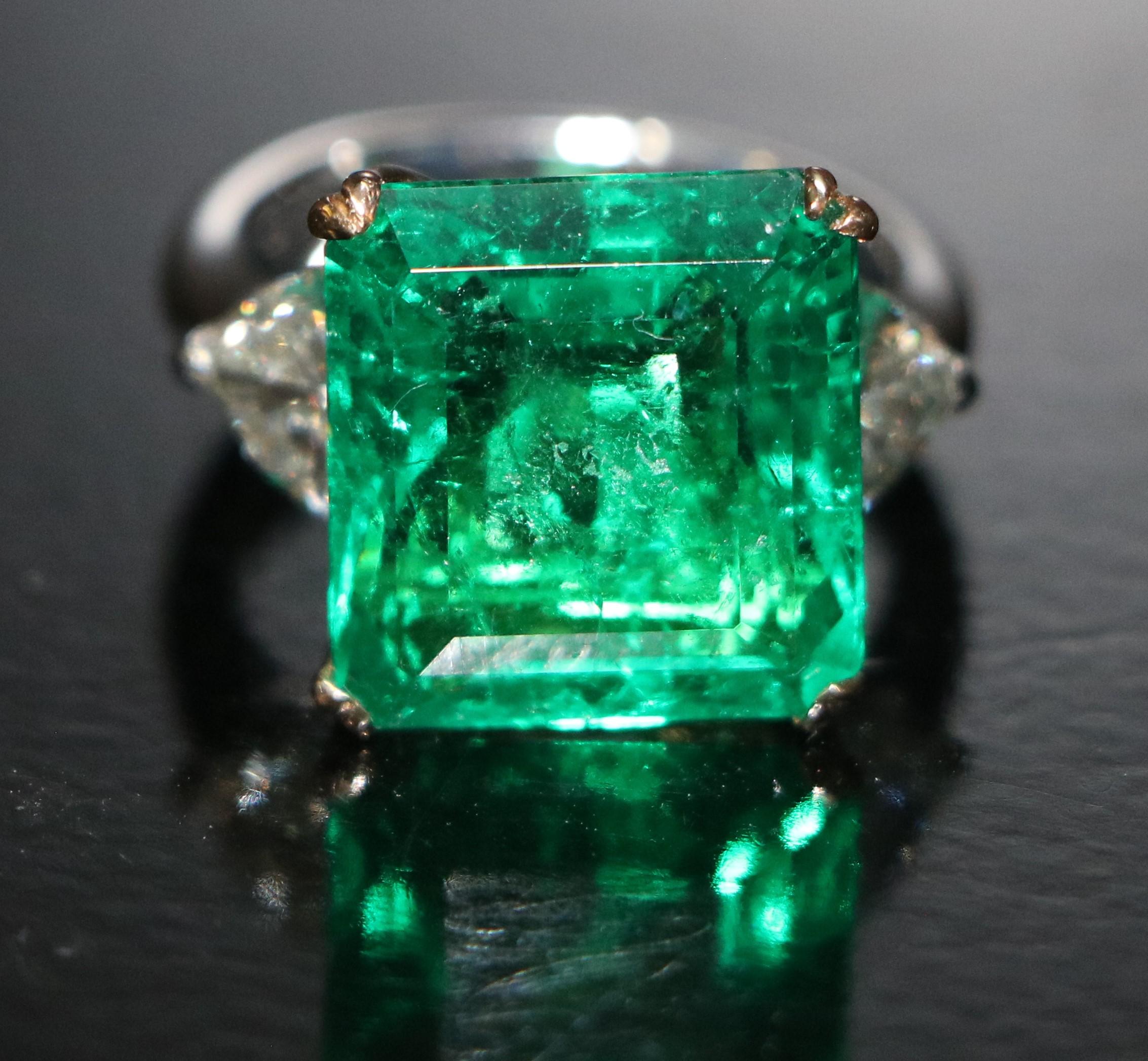 Emerald ring For Sale 2