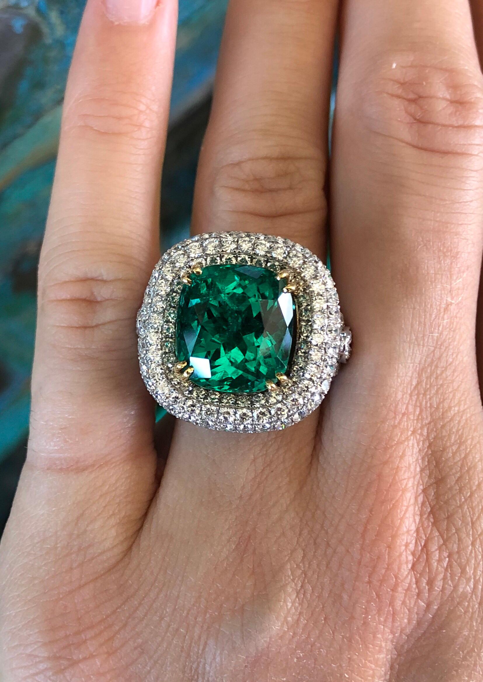Contemporary Colombian Emerald Ring 9.07 Carat Gubelin Certified