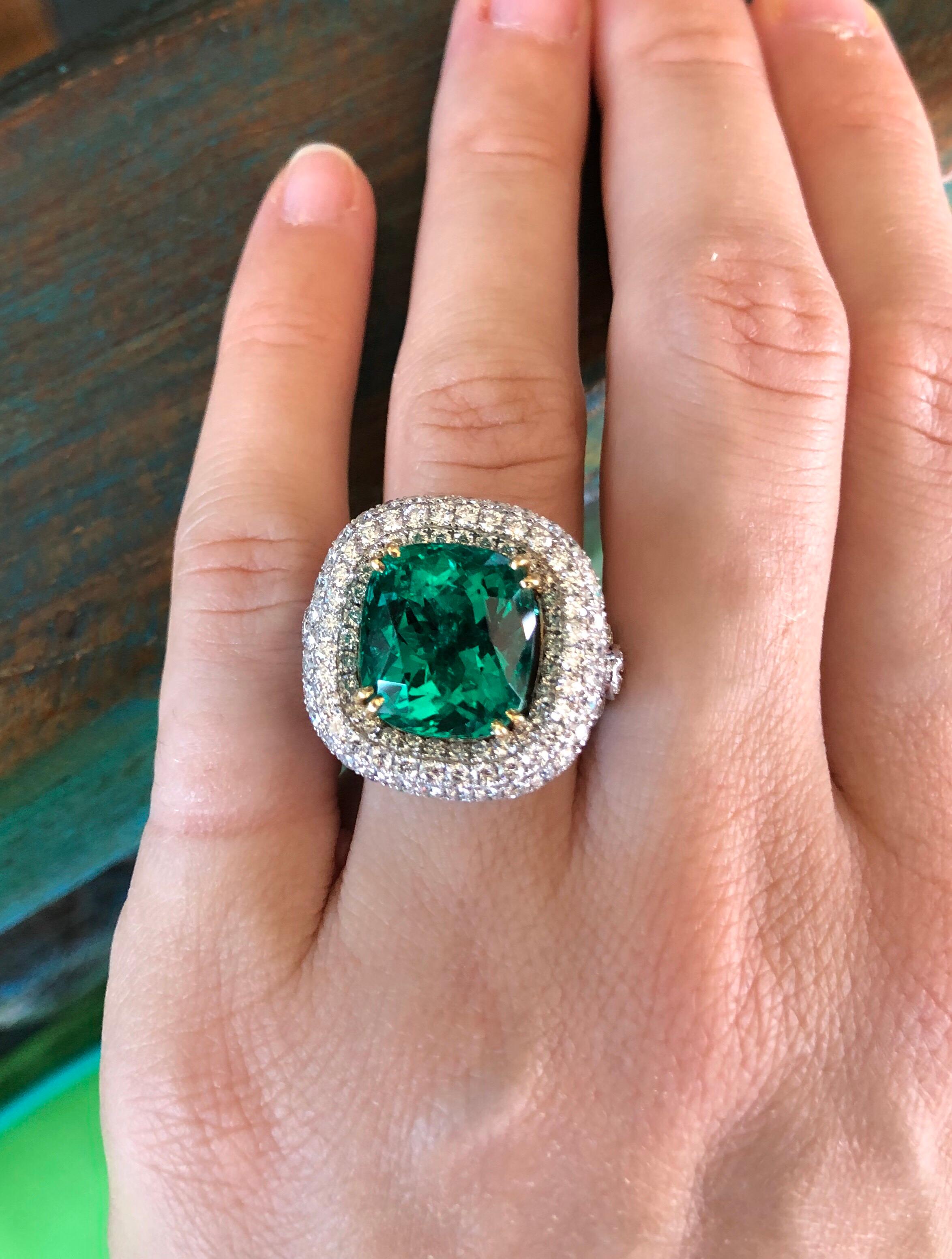 Cushion Cut Colombian Emerald Ring 9.07 Carat Gubelin Certified