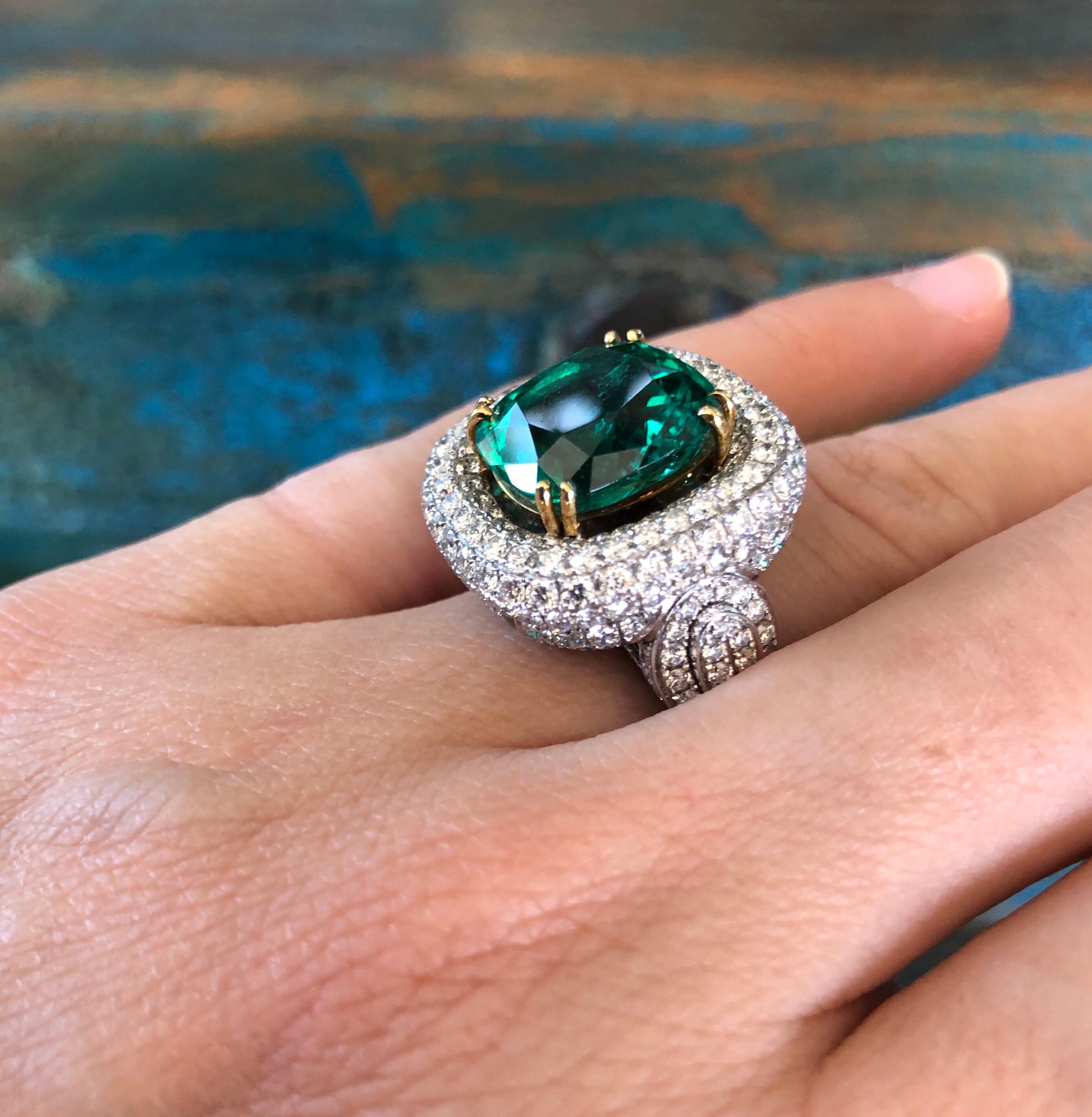 Colombian Emerald Ring 9.07 Carat Gubelin Certified In New Condition In Beverly Hills, CA