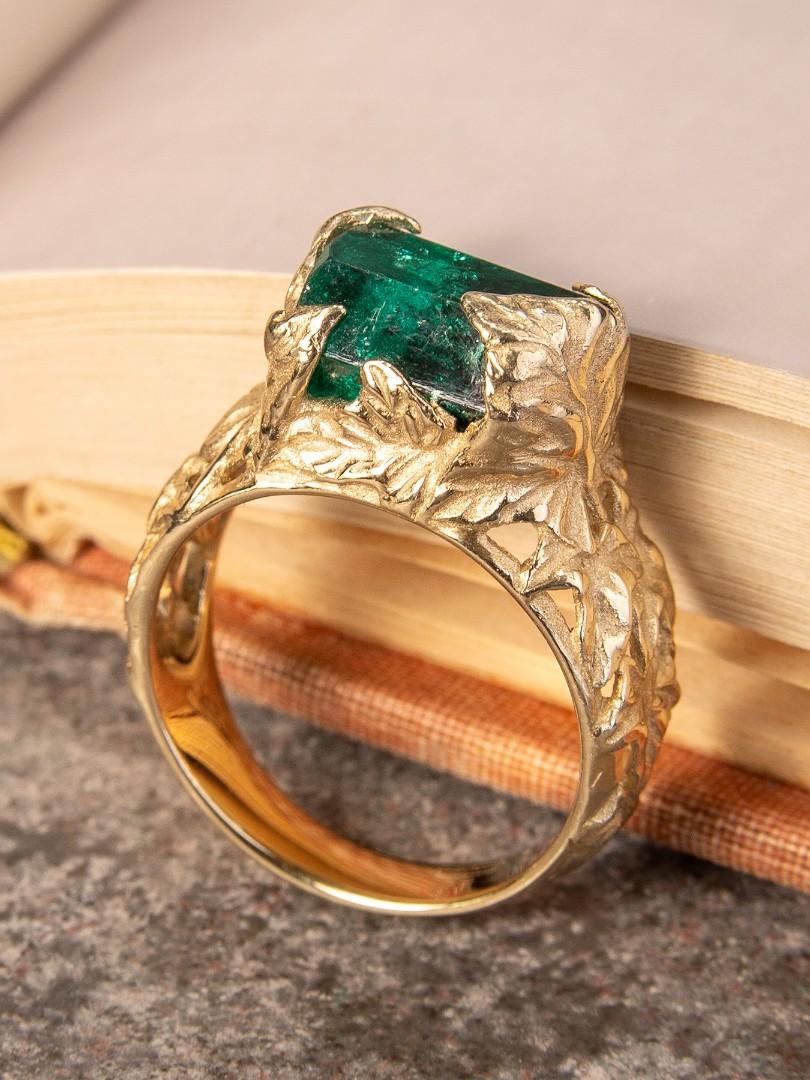 Emerald Ring Gold Crystal Unisex Art Nouveau Style For Sale 4