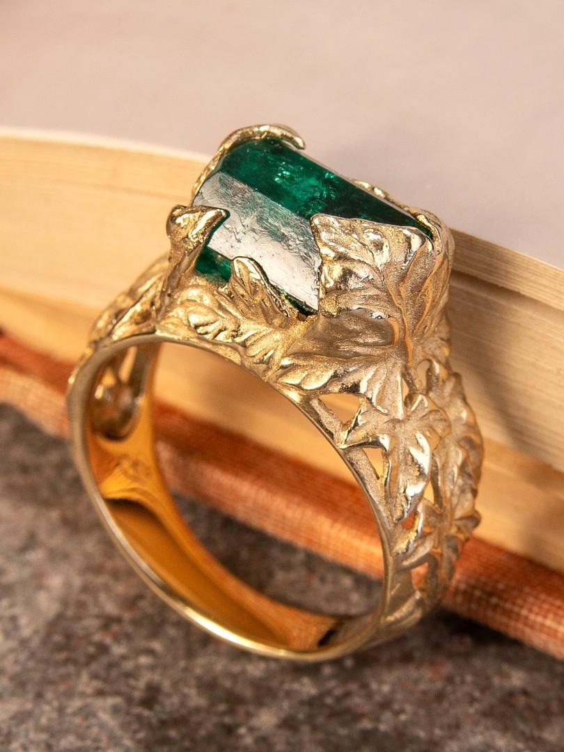 Emerald Ring Gold Crystal Unisex Art Nouveau Style For Sale 5