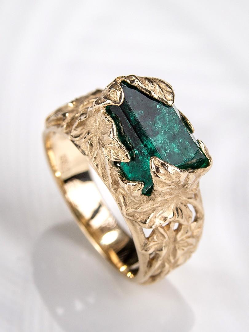Emerald Ring Gold Crystal Unisex Art Nouveau Style For Sale 8