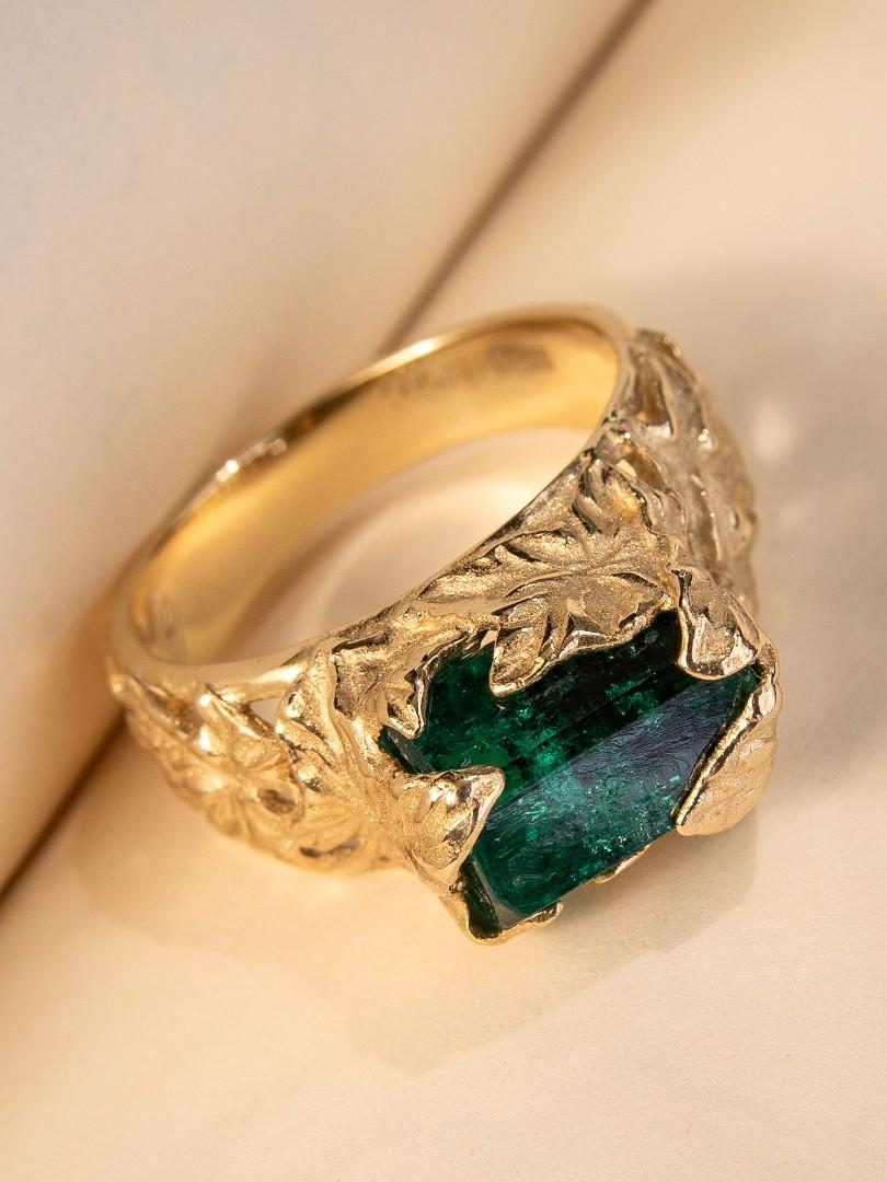 Emerald Ring Gold Crystal Unisex Art Nouveau Style For Sale 2
