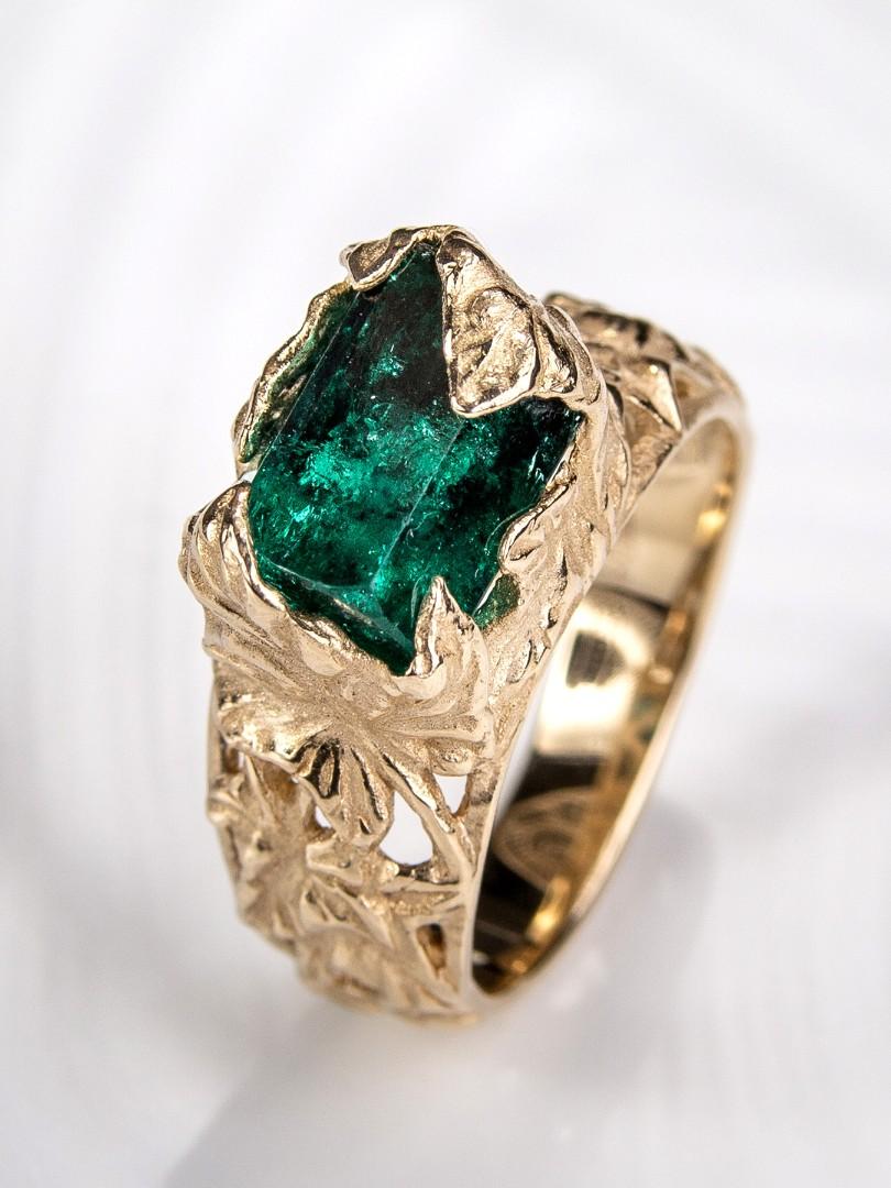 Emerald Ring Gold Crystal Unisex Art Nouveau Style For Sale 3